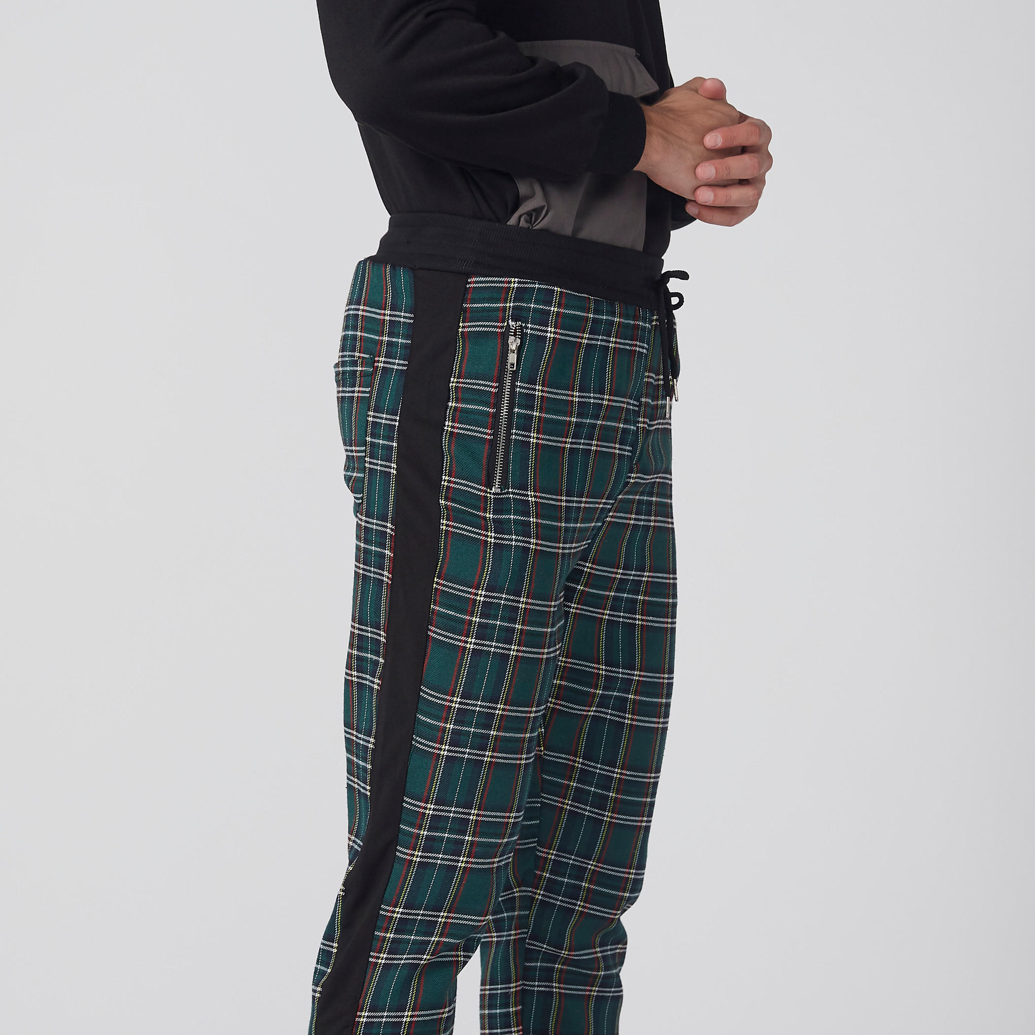 بنطال كاروهات بخصر مطّاطي وجيوب-men-clothing-bottoms-trousersandchinos-trousers-image-6