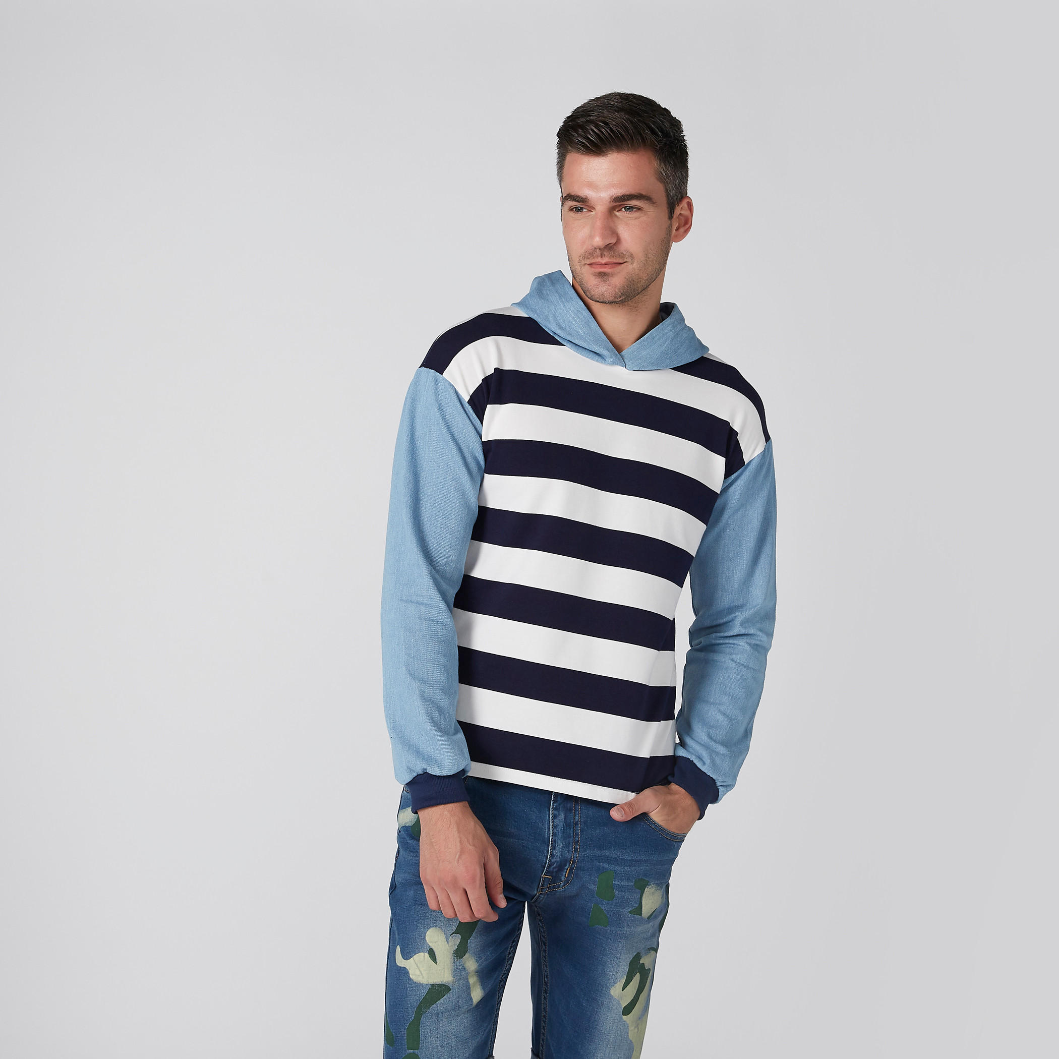 سويت شيرت مقلّم بأكمام طويلة وقبعة-men-winterwear-hoodiesandsweatshirts-image-1
