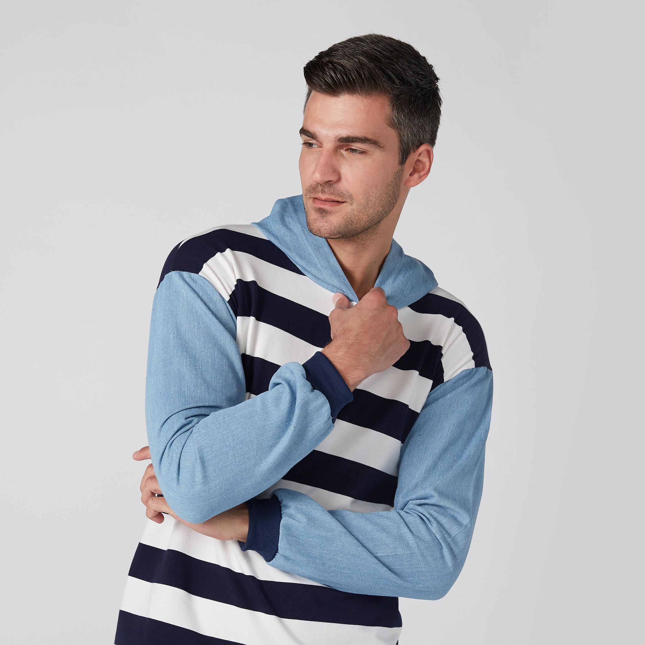 سويت شيرت مقلّم بأكمام طويلة وقبعة-men-winterwear-hoodiesandsweatshirts-image-4