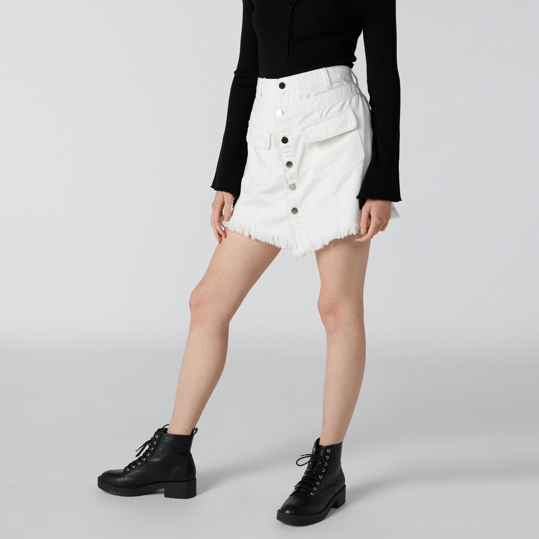 تنورة ميني دينم بزر إغلاق وجيوب-women-clothing-bottoms-shorts-image-3