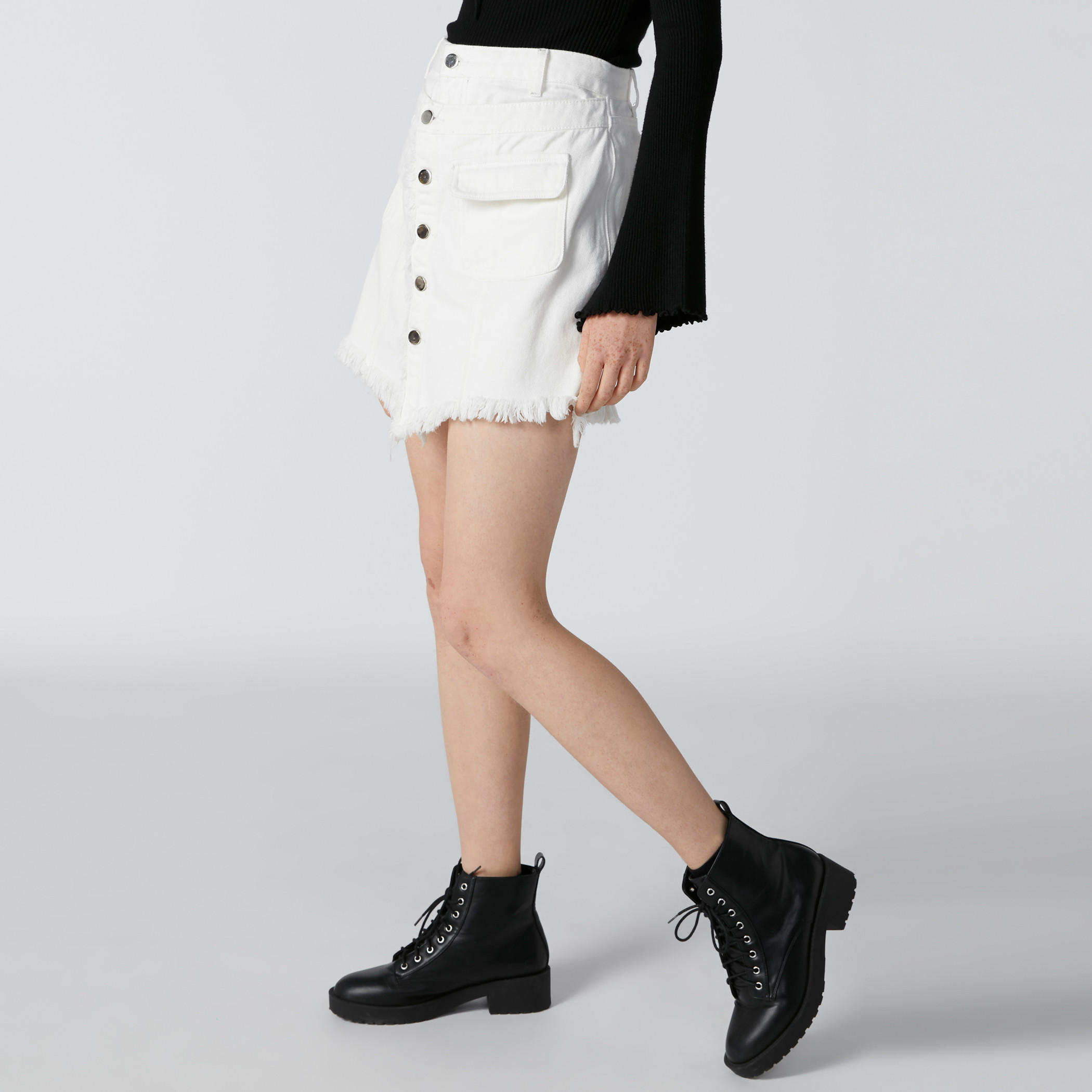 تنورة ميني دينم بزر إغلاق وجيوب-women-clothing-bottoms-shorts-image-5
