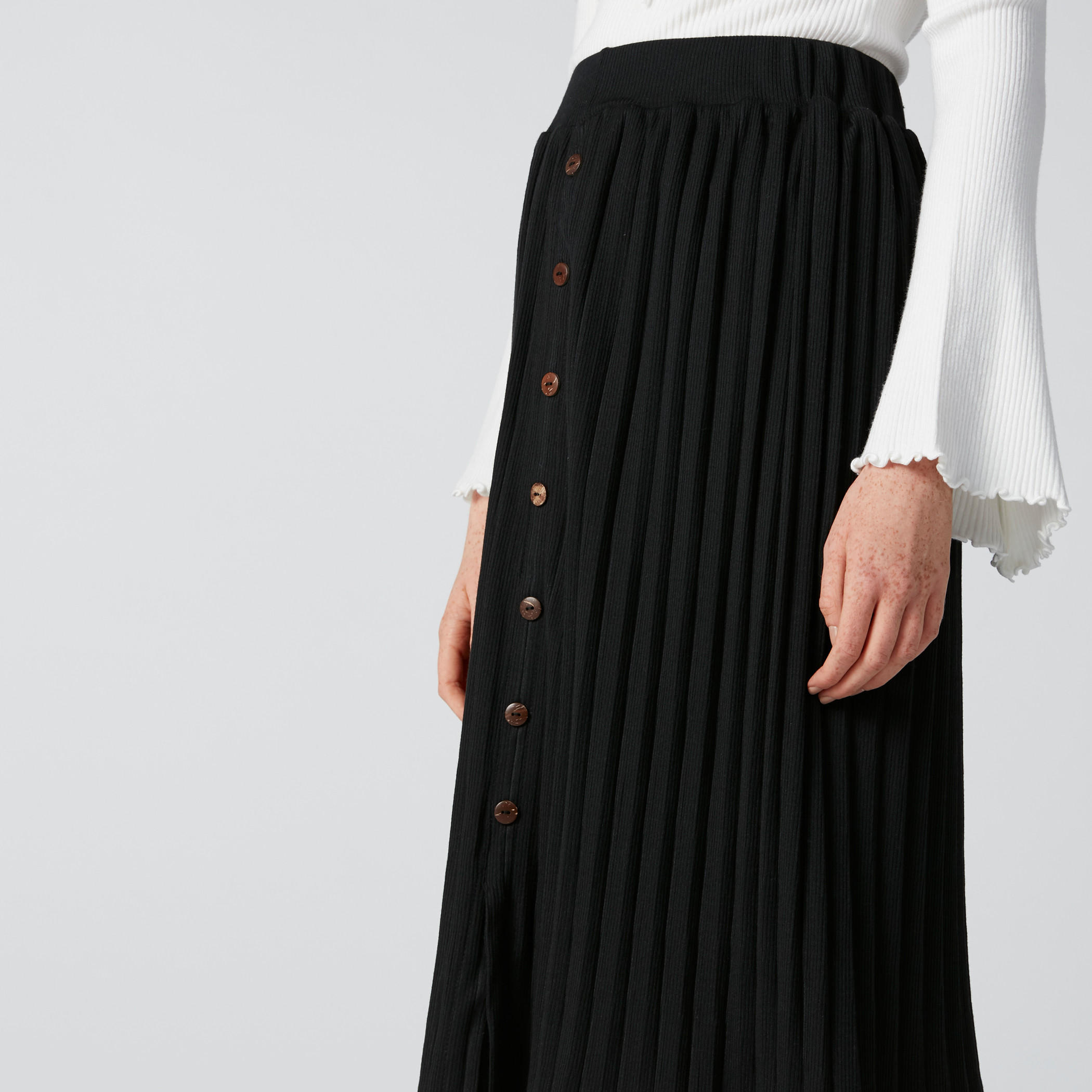 تنورة ضيّقة متوسطة الطول كشكش بأزرار-women-clothing-bottoms-skirts-image-4