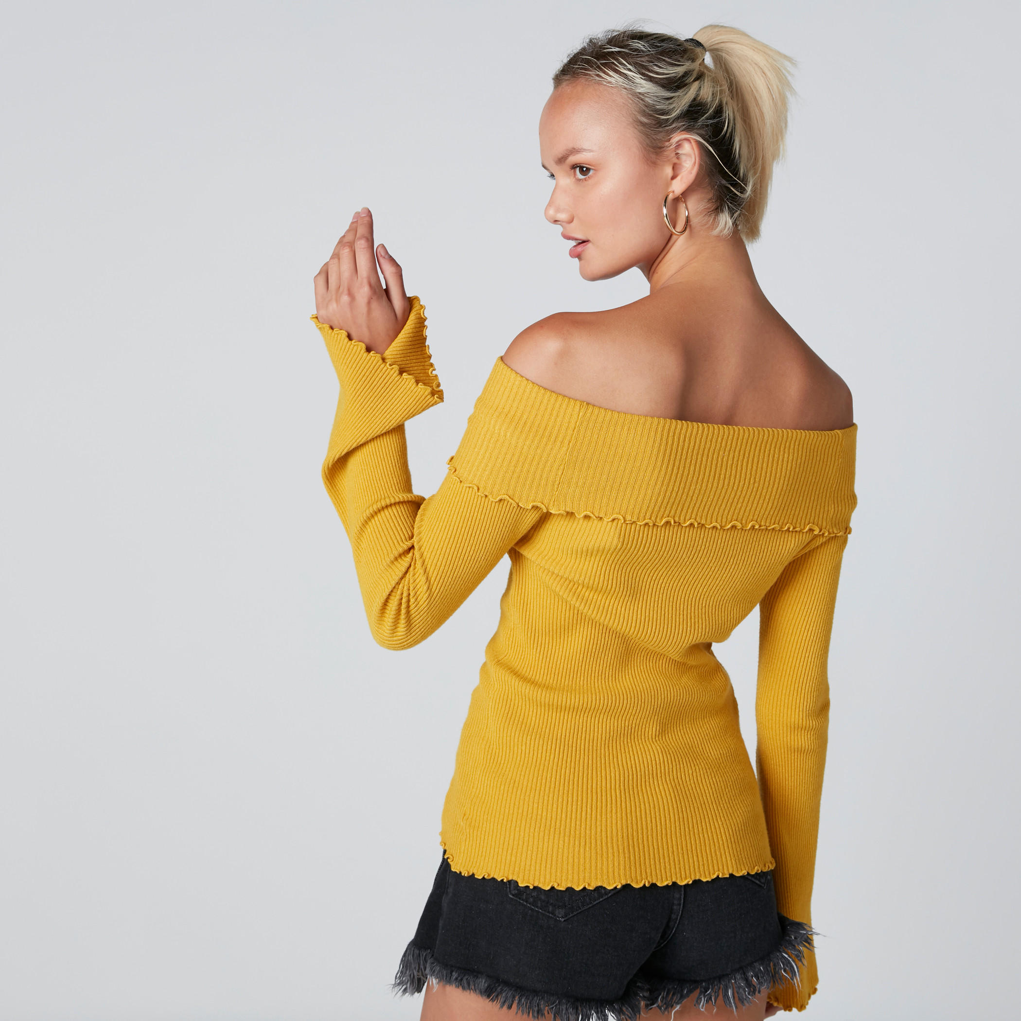توب بأكتاف مكشوفة وقصّة سكيني وأكمام طويلة-women-clothing-shirtsandblouses-blouses-image-2
