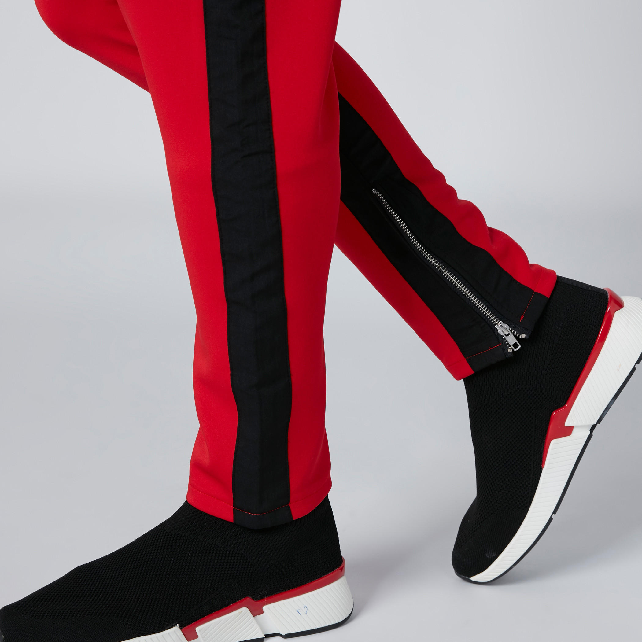 بنطال بشريطة جانبية مغايرة وسحّاب وجيوب-men-clothing-bottoms-shorts-image-4