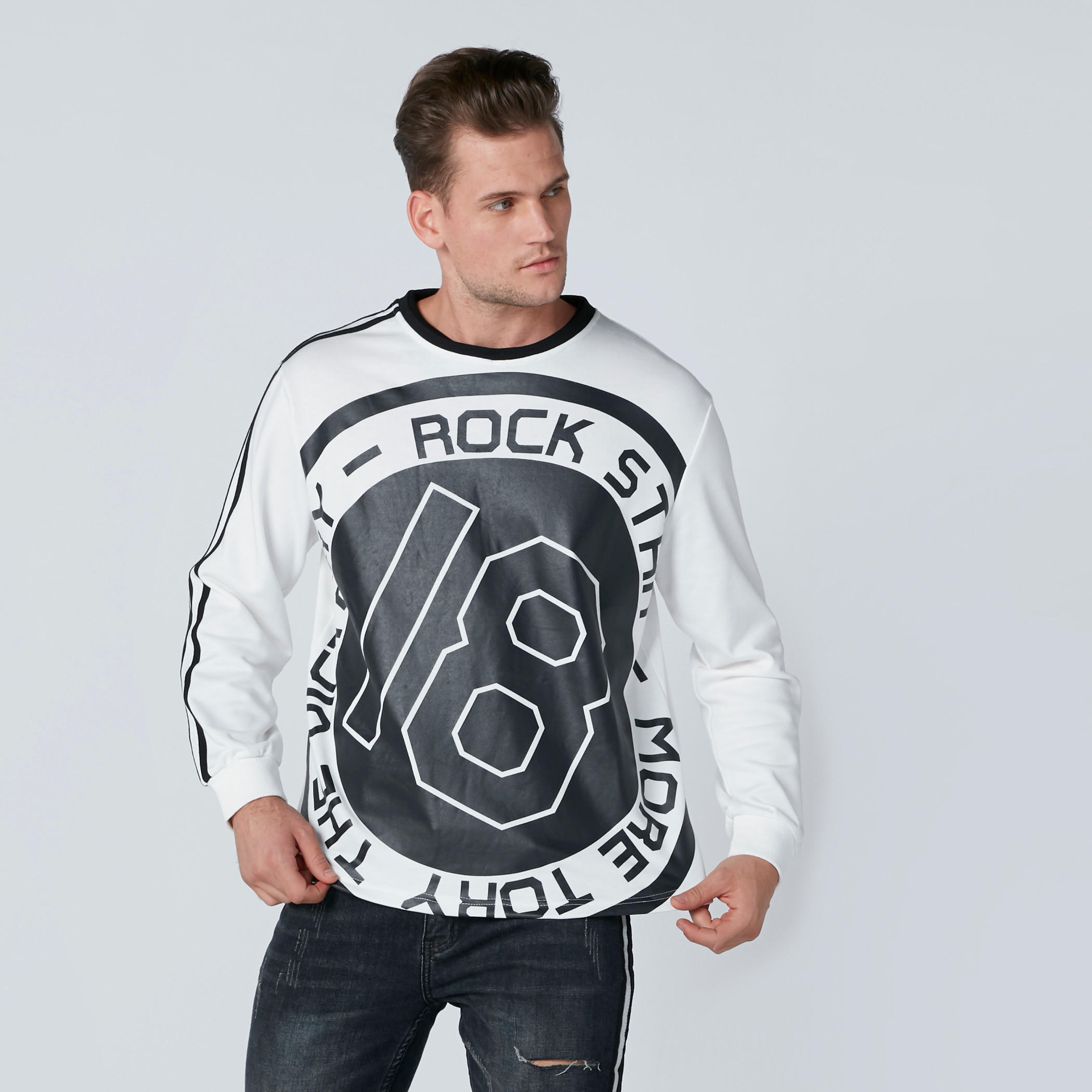 سويت شيرت بياقة مستديرة وطبعات-men-clothing-sweatersandpullovers-image-1