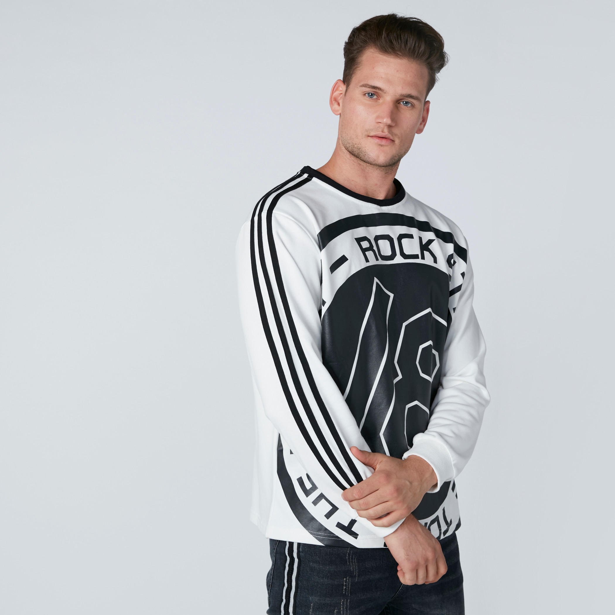 سويت شيرت بياقة مستديرة وطبعات-men-clothing-sweatersandpullovers-image-4