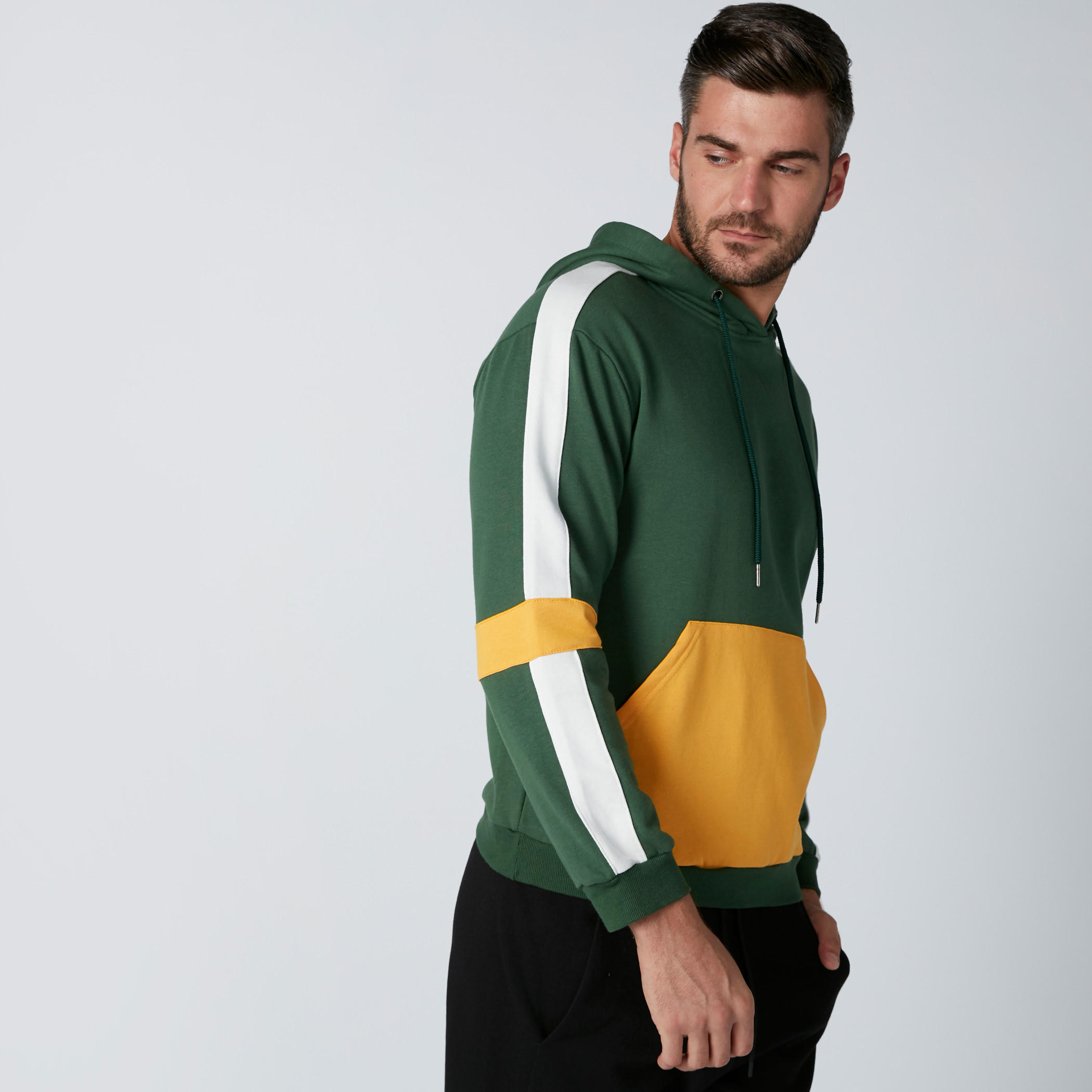 سويت شيرت بقبّعة وأكمام طويلة وجيوب كانجارو-men-winterwear-hoodiesandsweatshirts-image-4