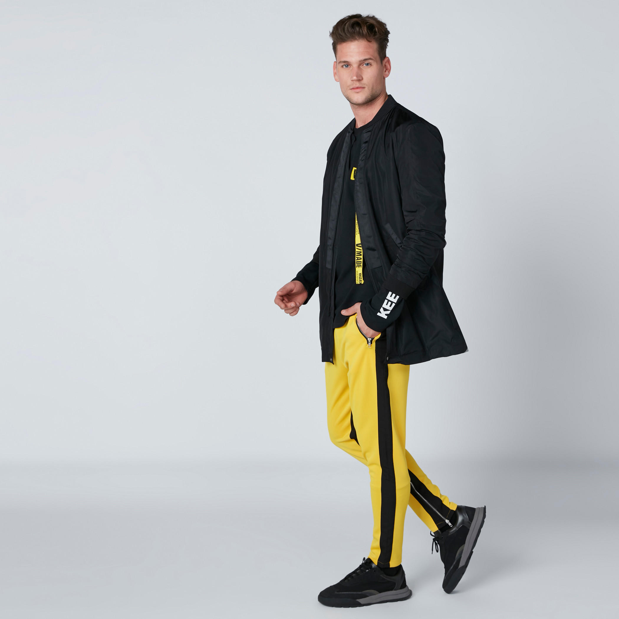 جاكيت بومبر بسحّاب إغلاق وجيوب-men-clothing-jacketsandblazers-jackets-image-1