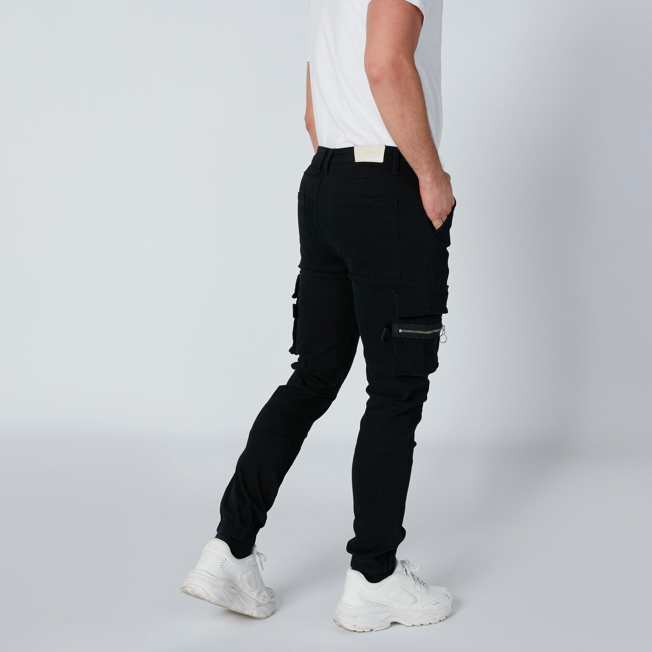 بنطال جينز بحوّاف مطّاطية وجيوب وسحّاب-men-clothing-bottoms-jeans-image-2