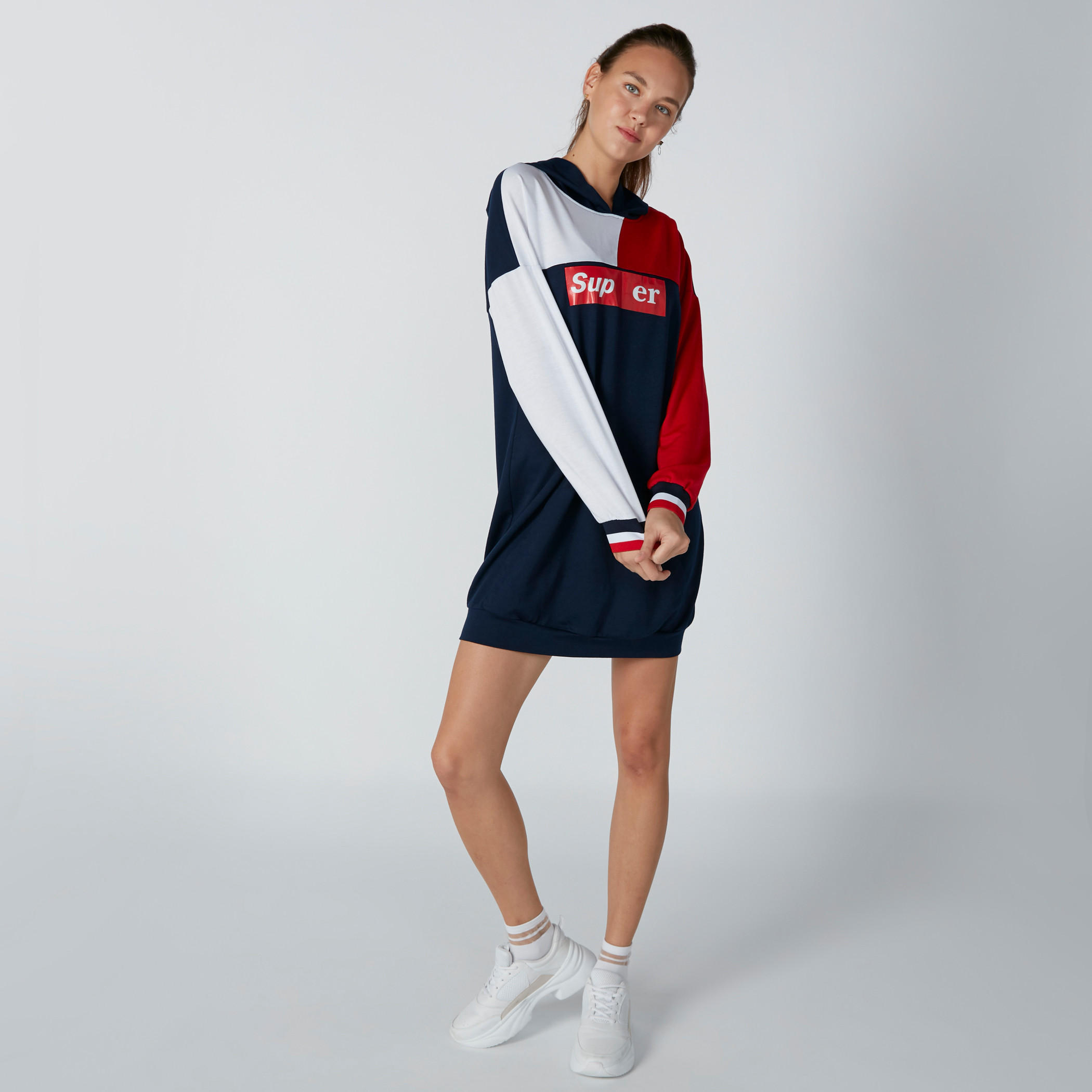 فستان سويت شيرت بقبّعة وأكمام طويلة وجيوب وطبعات-women-clothing-dresses-image-3