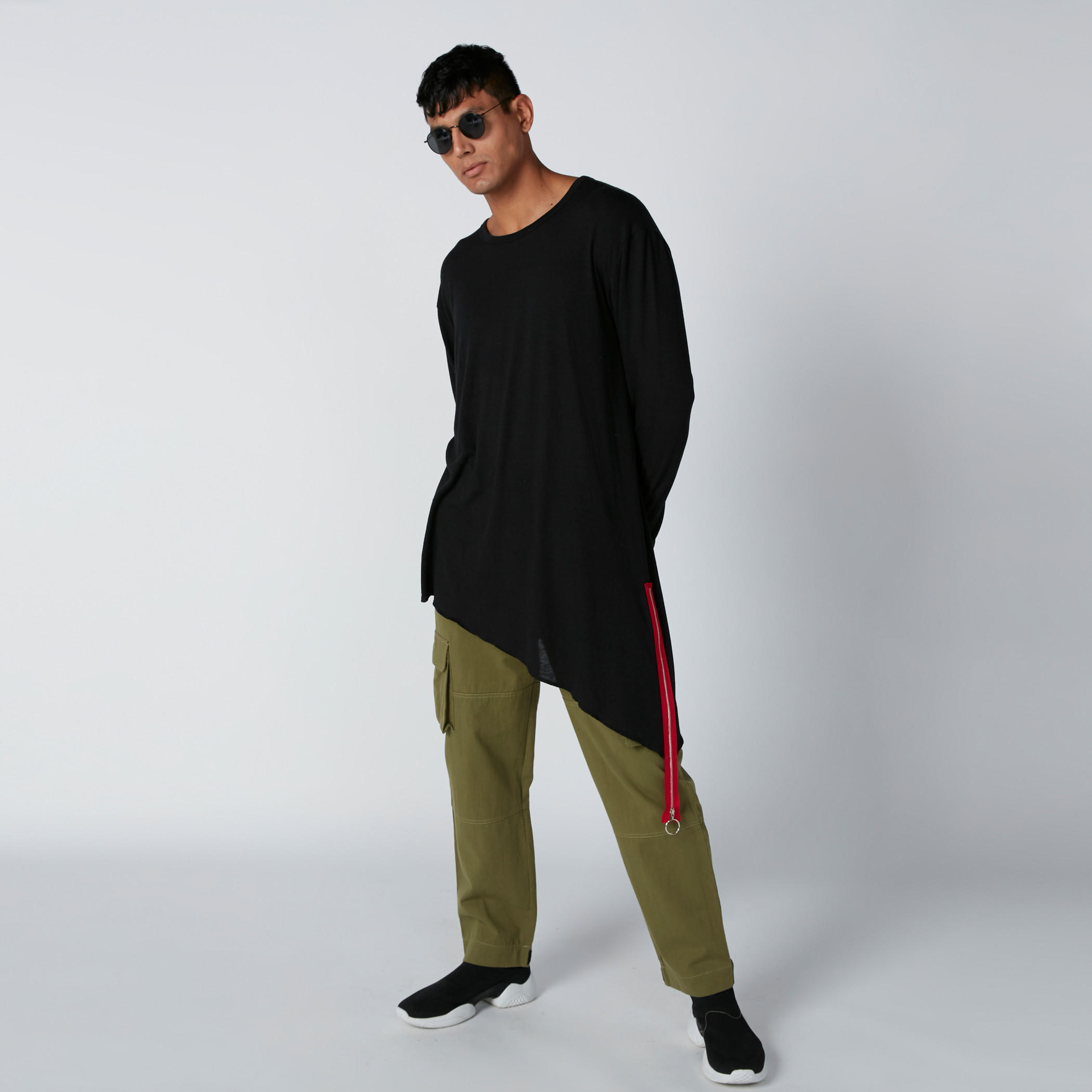 قميص طويل بأكمام طويلة وحوّاف غير مستوية-men-clothing-tshirtsandpolos-tshirts-image-4