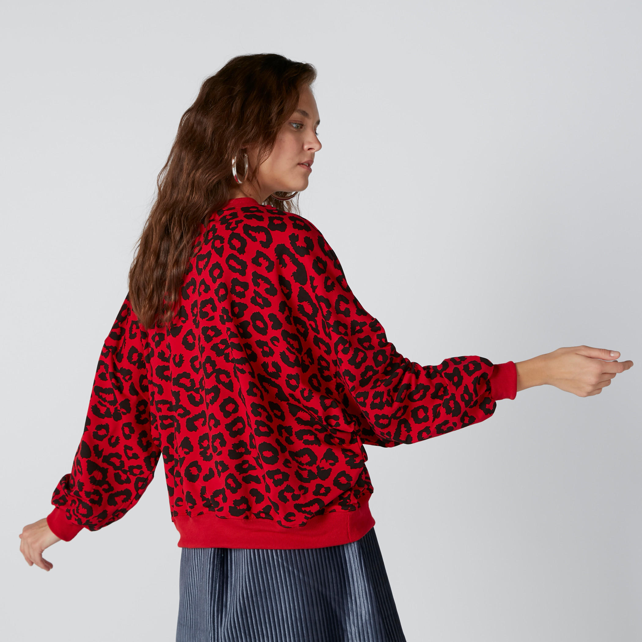 سويت شيرت فضفاض بأكمام طويلة وطبعات-women-clothing-hoodiesandsweatshirts-sweatshirts-image-2