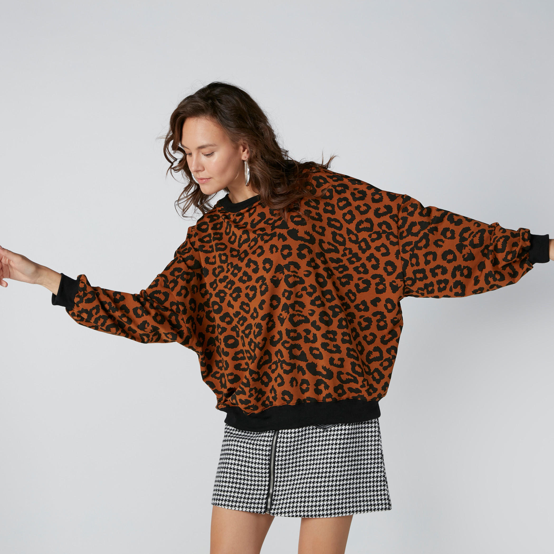 سويت شيرت فضفاض بأكمام طويلة وطبعات-women-clothing-hoodiesandsweatshirts-sweatshirts-image-3
