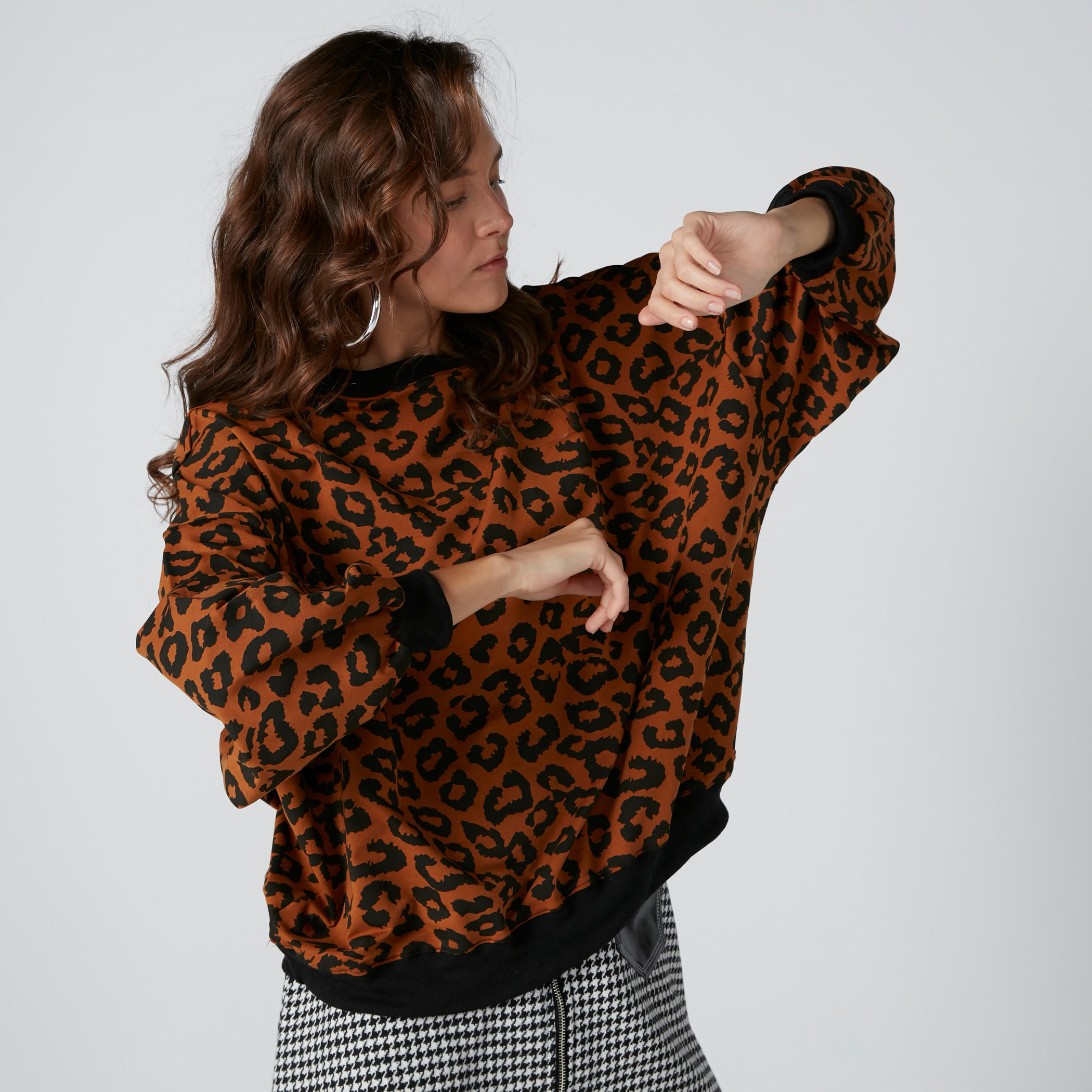 سويت شيرت فضفاض بأكمام طويلة وطبعات-women-clothing-hoodiesandsweatshirts-sweatshirts-image-4