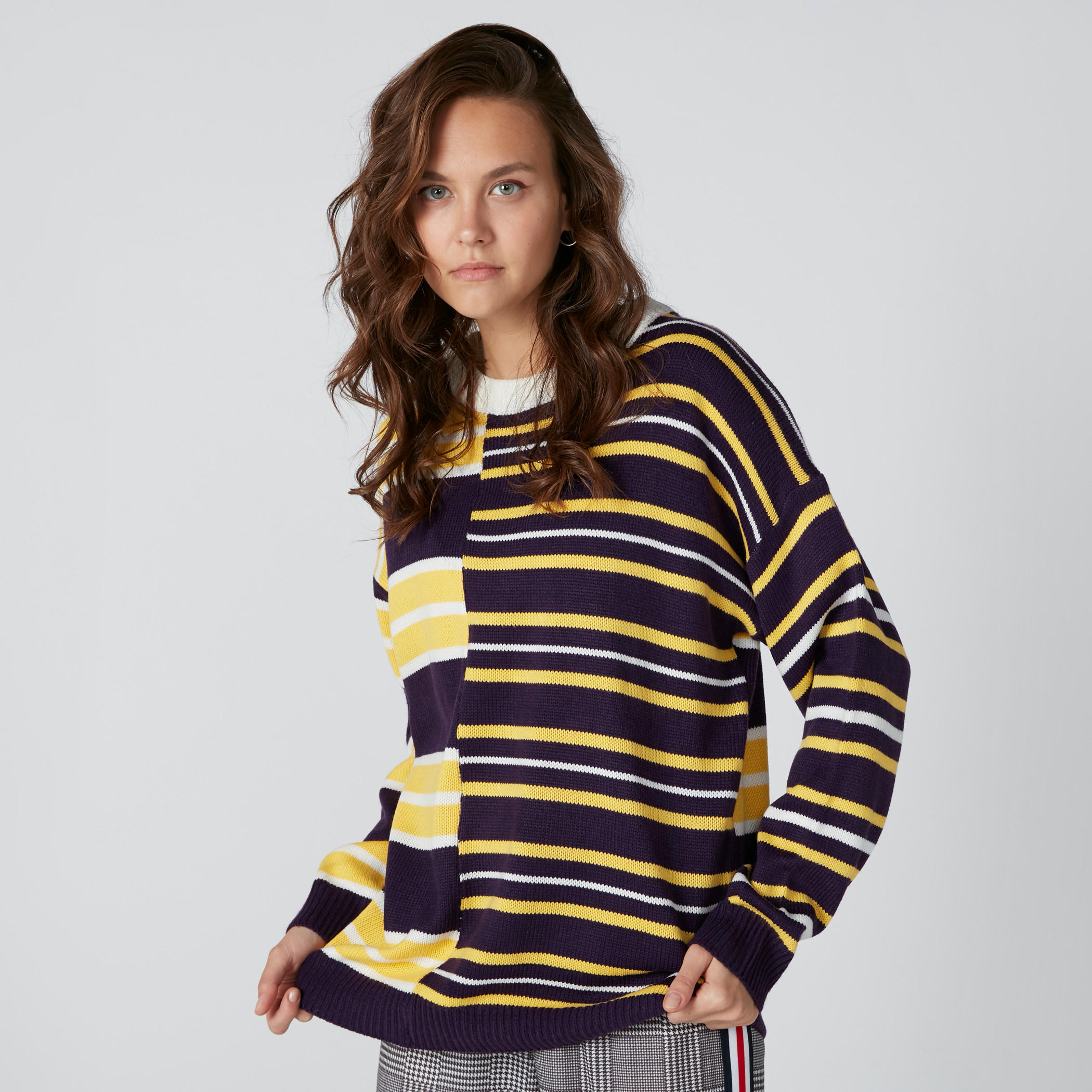 سويتر مقلّم بياقة مستديرة وأكمام طويلة-women-clothing-cardigansandjumpers-jumpers-image-1