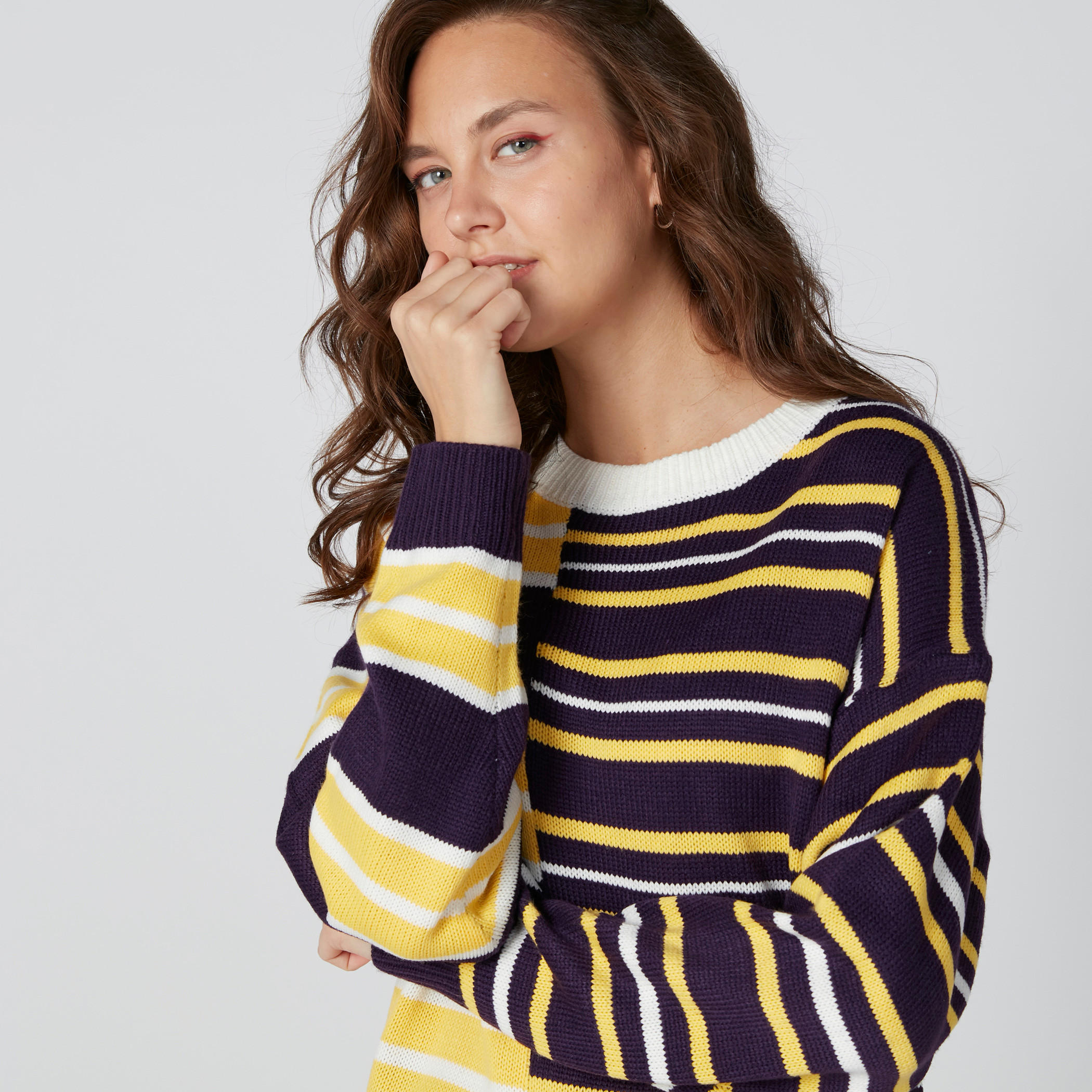 سويتر مقلّم بياقة مستديرة وأكمام طويلة-women-clothing-cardigansandjumpers-jumpers-image-4
