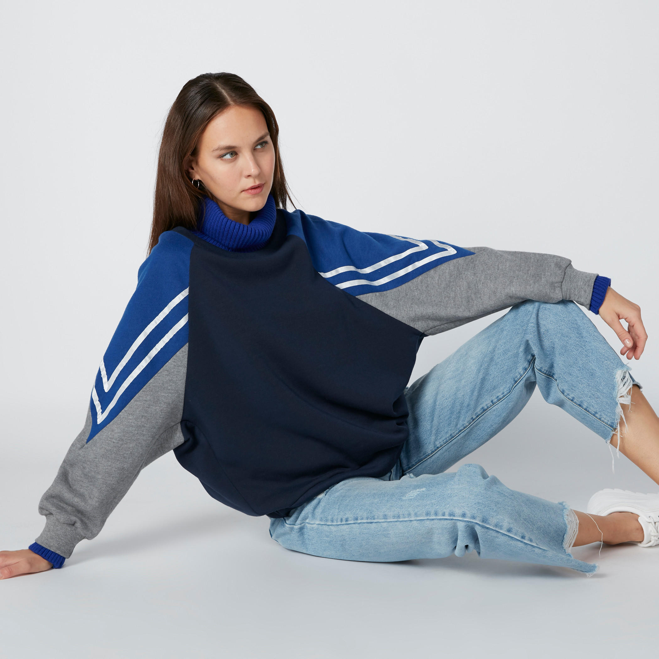 سويت شيرت فضفاض بياقة عالية-women-winterwear-hoodiesandsweatshirts-sweatshirts-image-1