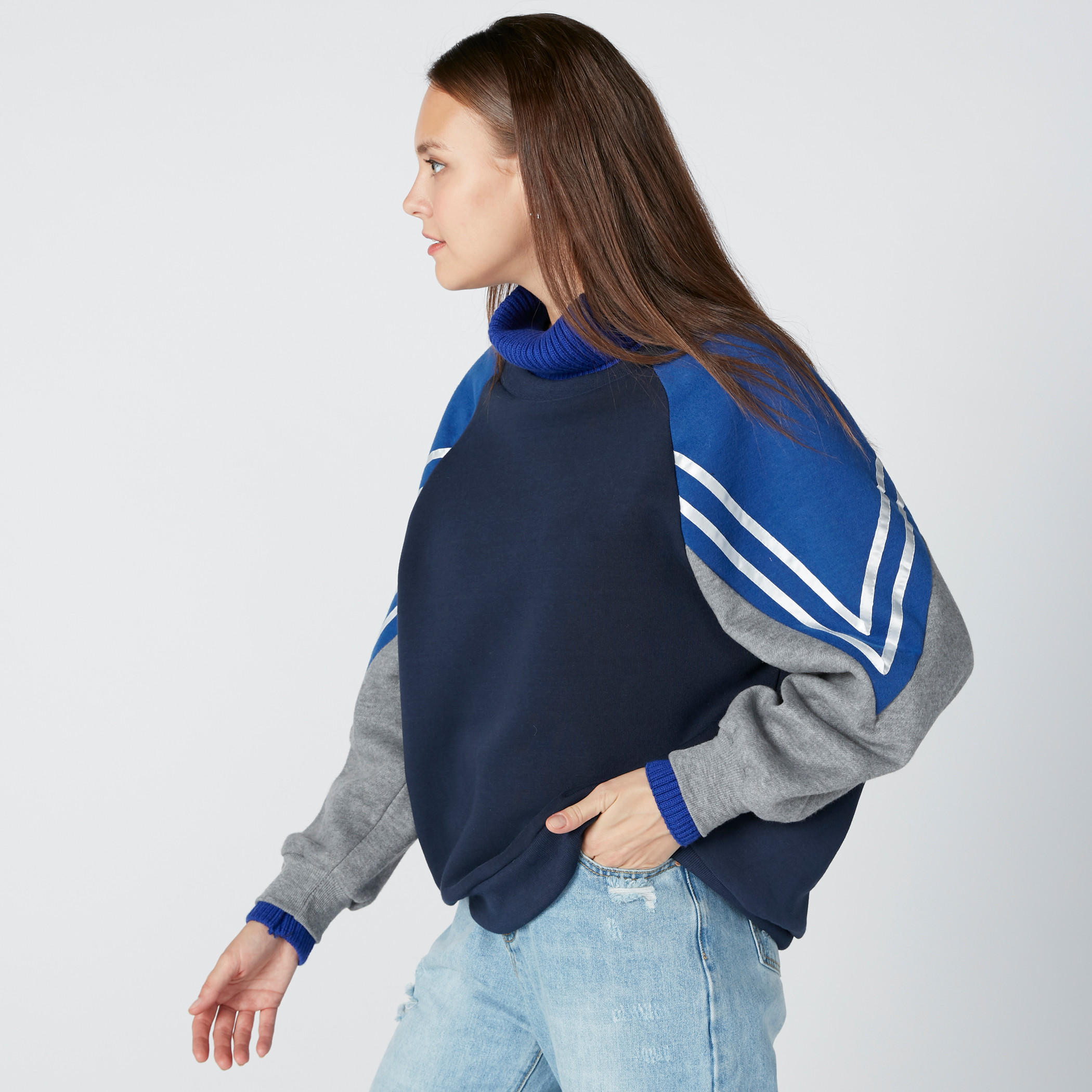 سويت شيرت فضفاض بياقة عالية-women-winterwear-hoodiesandsweatshirts-sweatshirts-image-4