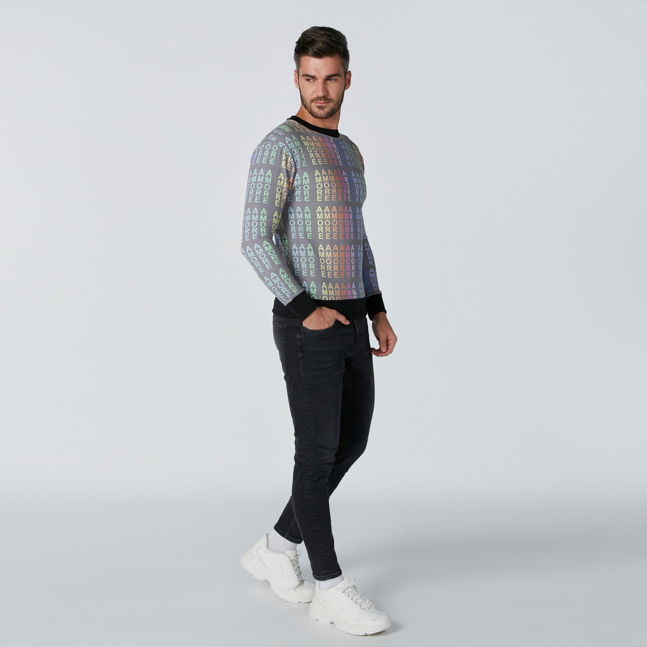 سويت شيرت بياقة مستديرة وأكمام طويلة وطبعات-men-winterwear-hoodiesandsweatshirts-image-2
