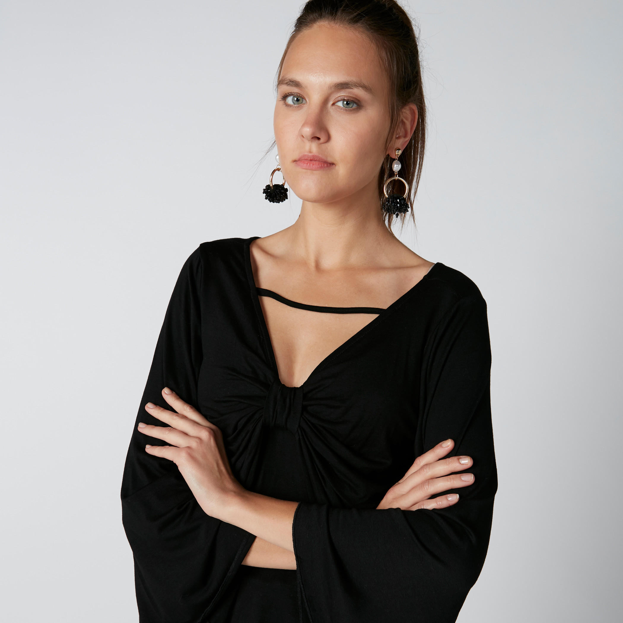 بلوزة بياقة V وأكمام واسعة وتفاصيل مثنية-women-clothing-shirtsandblouses-blouses-image-4