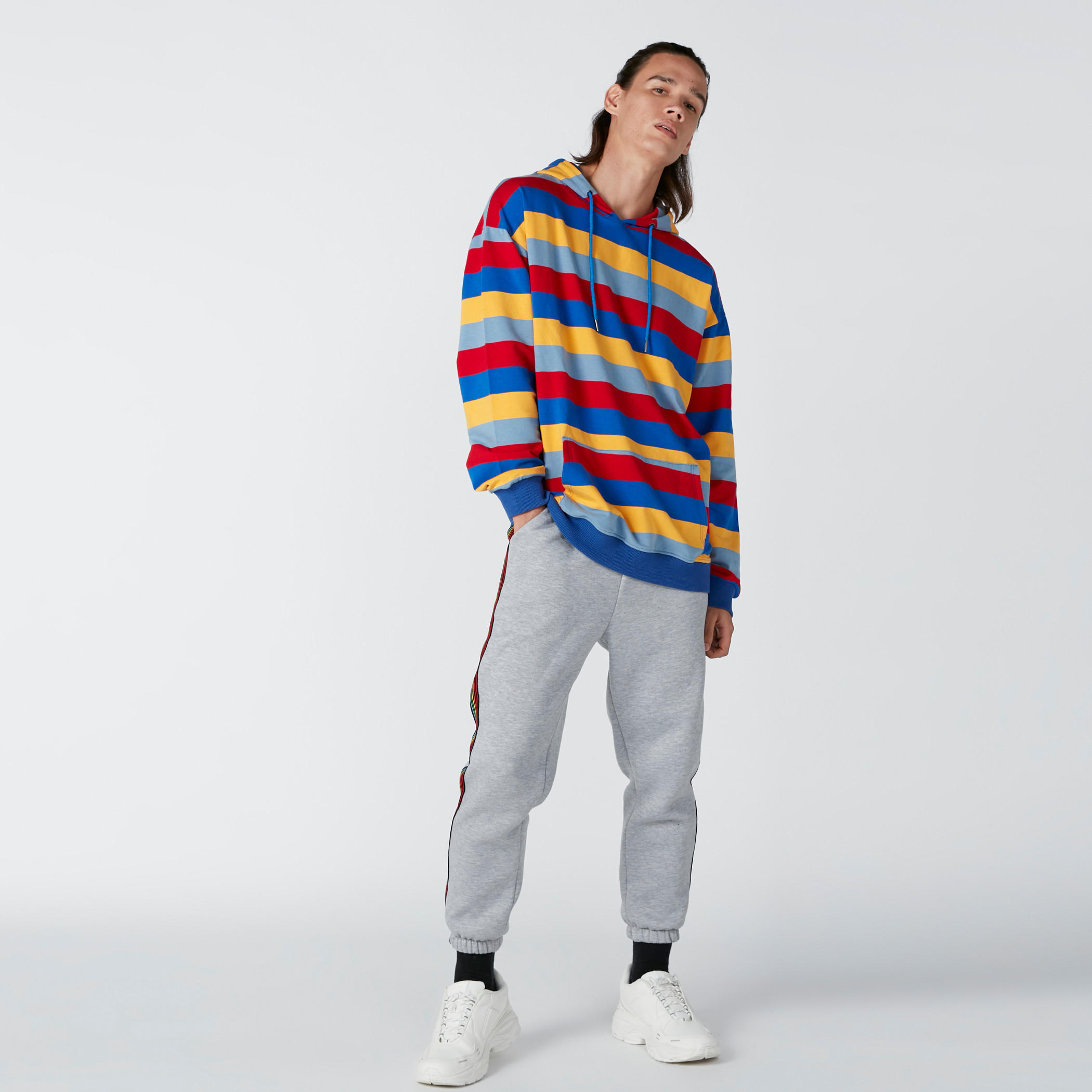 سويت شيرت مقلّم بقبعة وأكمام طويلة-men-winterwear-hoodiesandsweatshirts-image-3