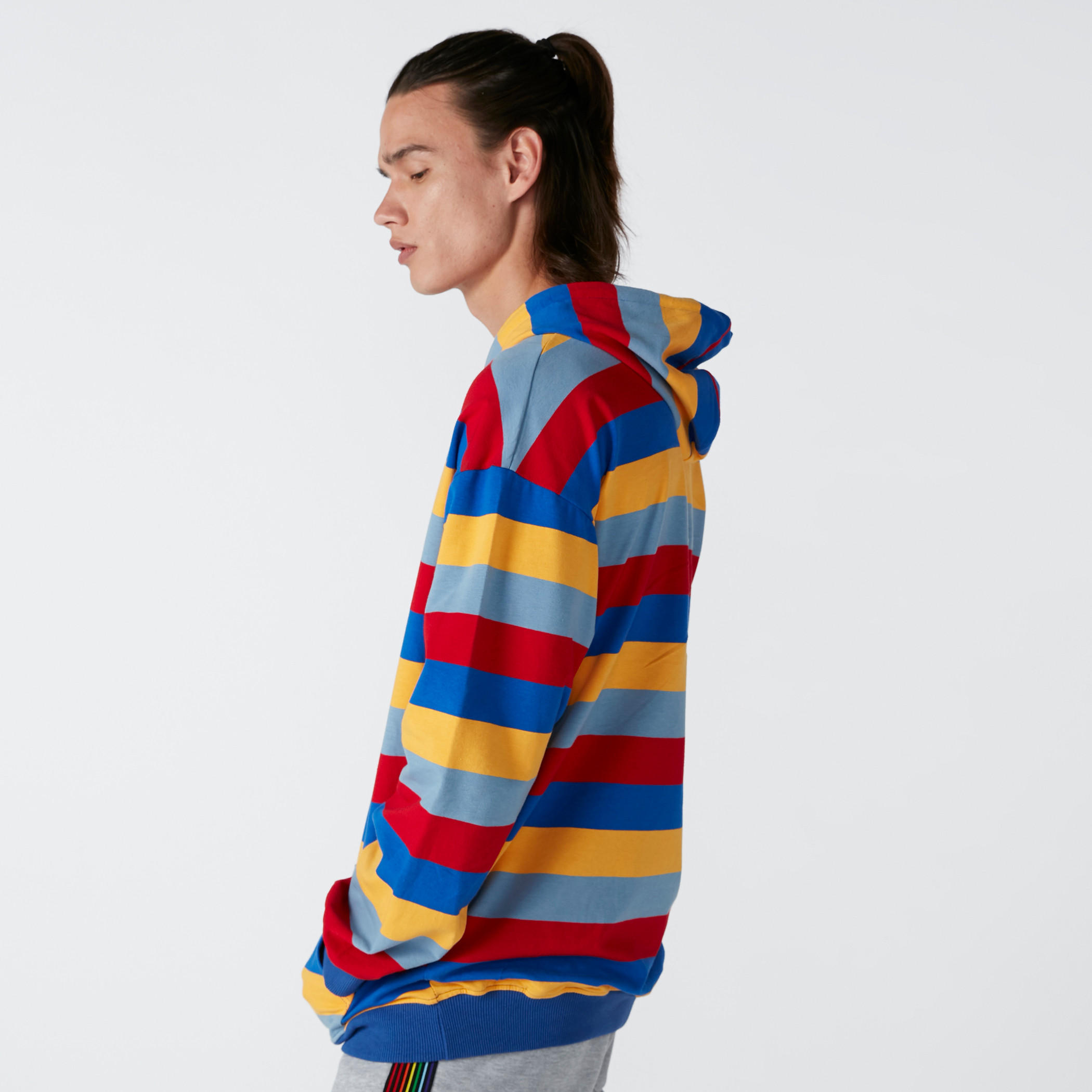 سويت شيرت مقلّم بقبعة وأكمام طويلة-men-winterwear-hoodiesandsweatshirts-image-4