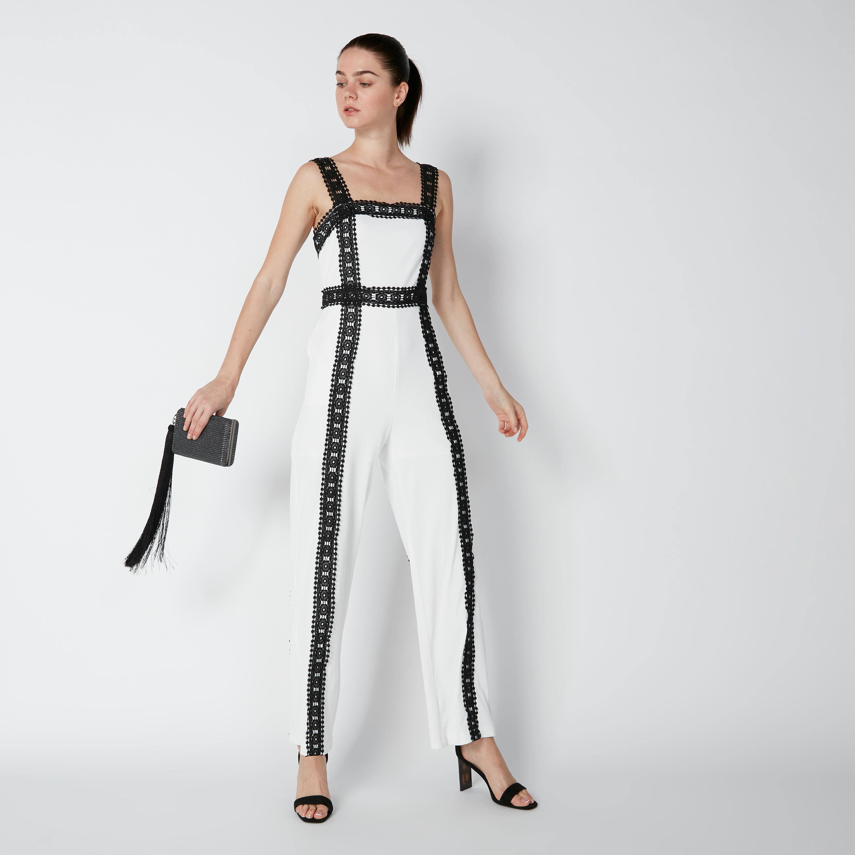 أفرول طويل دون أكمام بتفاصيل دانتيل-women-clothing-jumpsuits-image-1