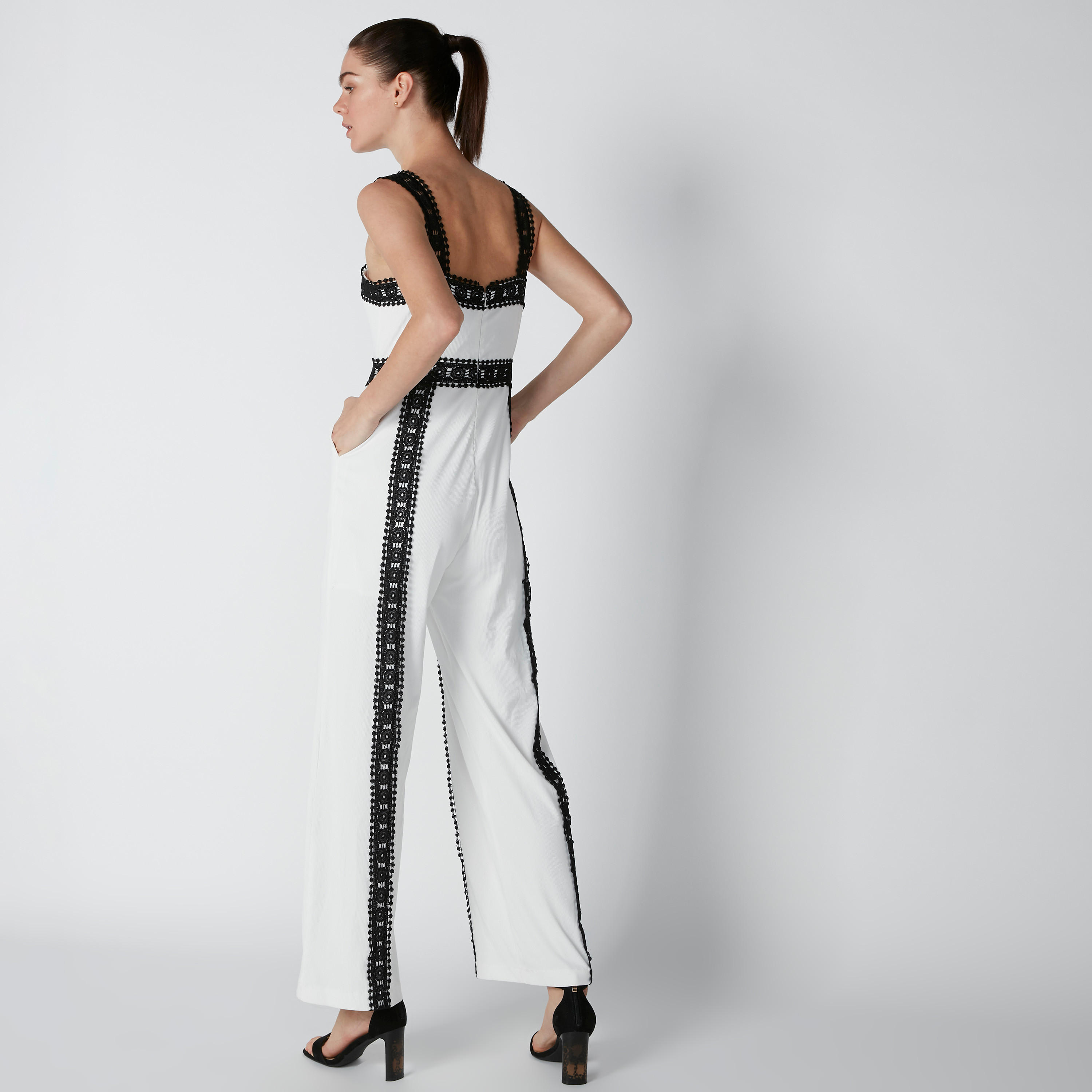 أفرول طويل دون أكمام بتفاصيل دانتيل-women-clothing-jumpsuits-image-2