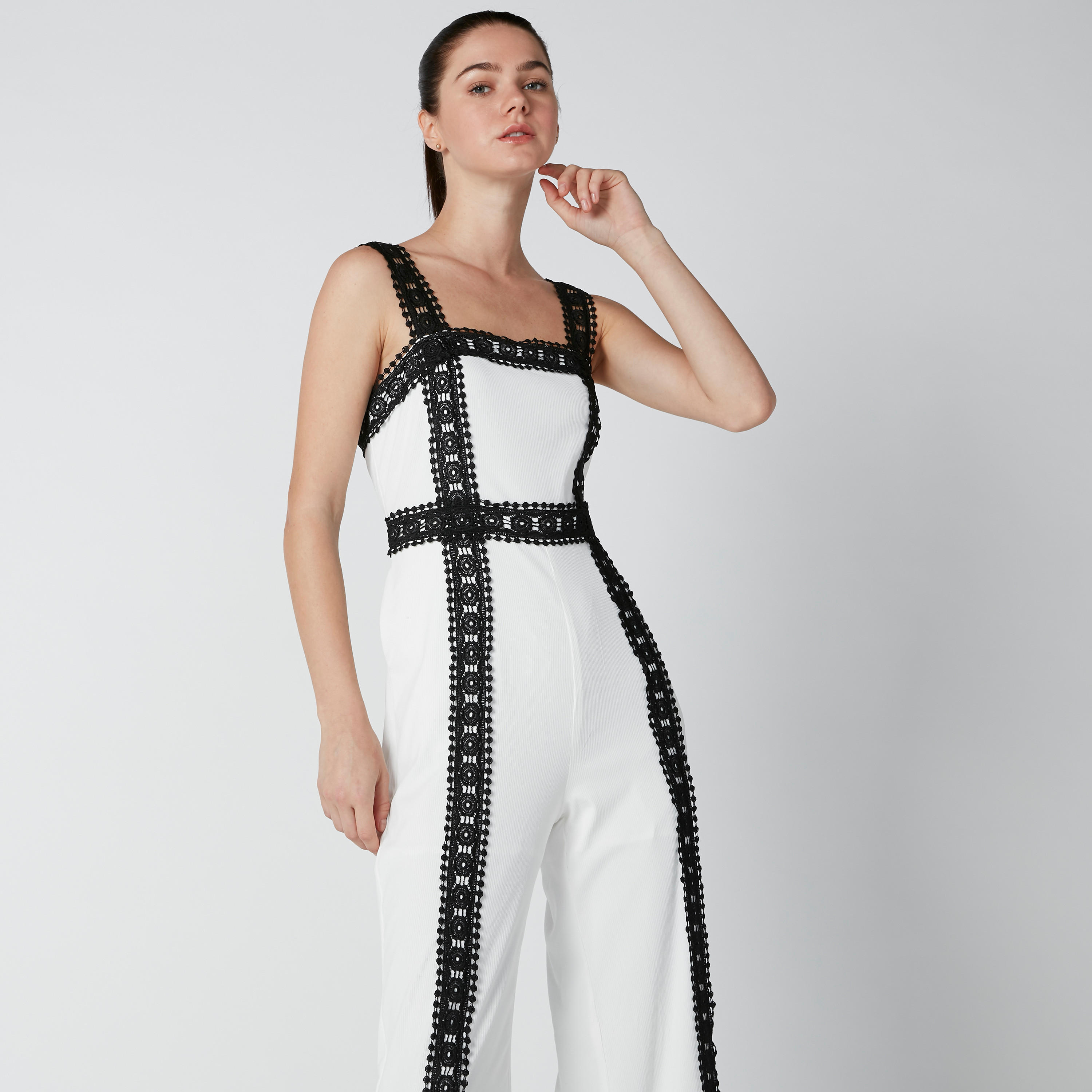 أفرول طويل دون أكمام بتفاصيل دانتيل-women-clothing-jumpsuits-image-3
