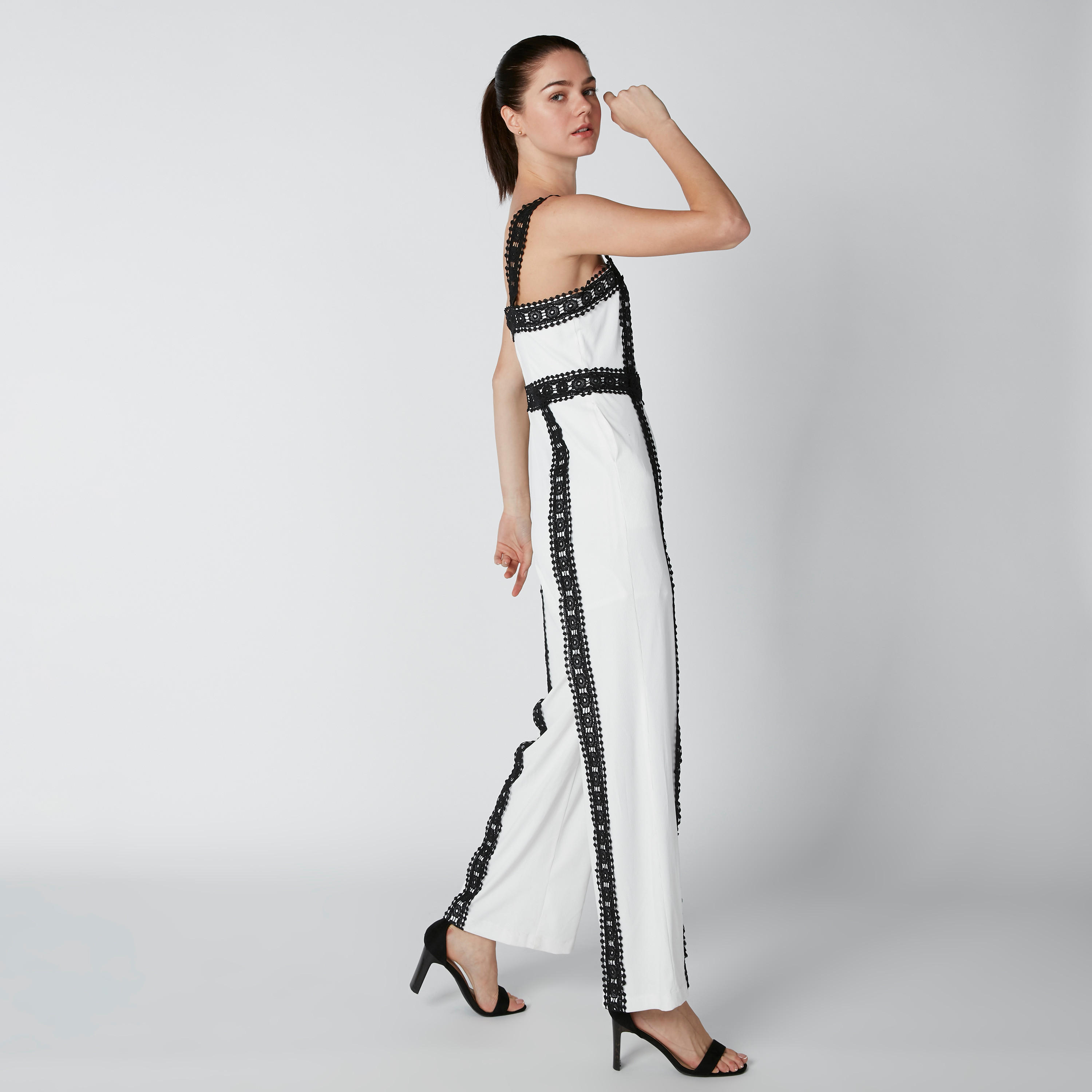 أفرول طويل دون أكمام بتفاصيل دانتيل-women-clothing-jumpsuits-image-4