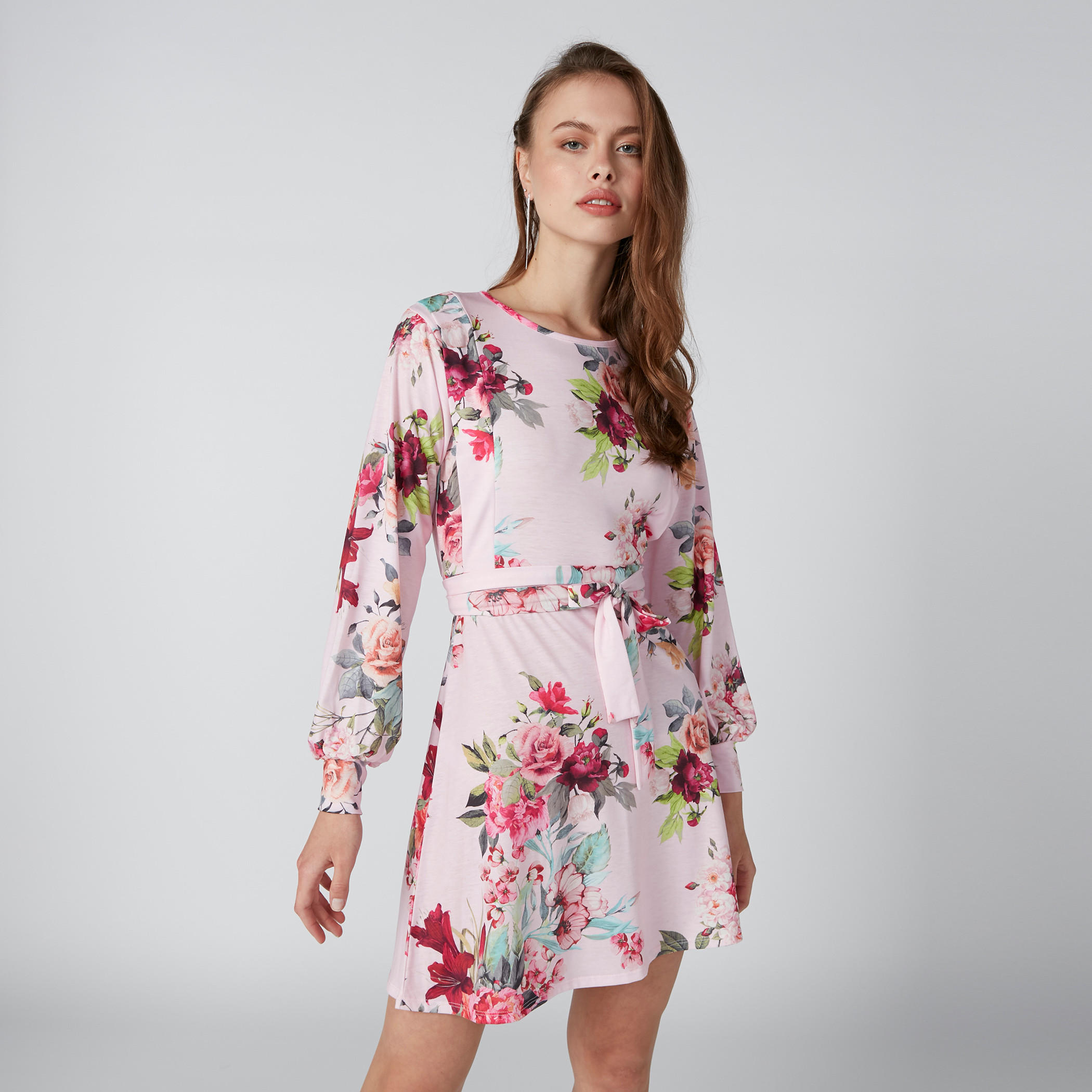 فستان قصير واسع بأكمام طويلة وطبعات زهرية-women-clothing-dresses-image-1