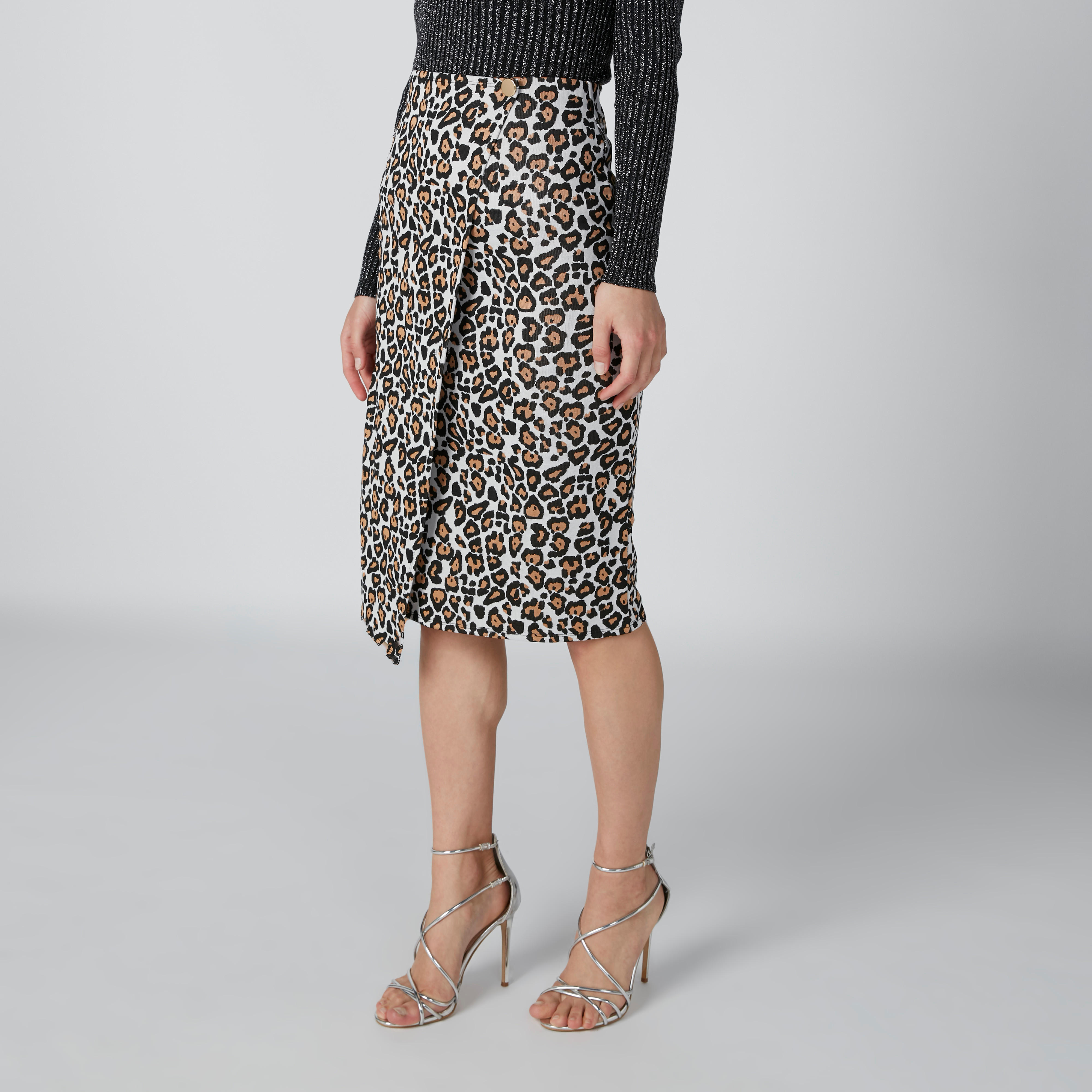 تنورة قصيرة ملفوفة بزر إغلاق وطبعات-women-clothing-bottoms-skirts-image-4