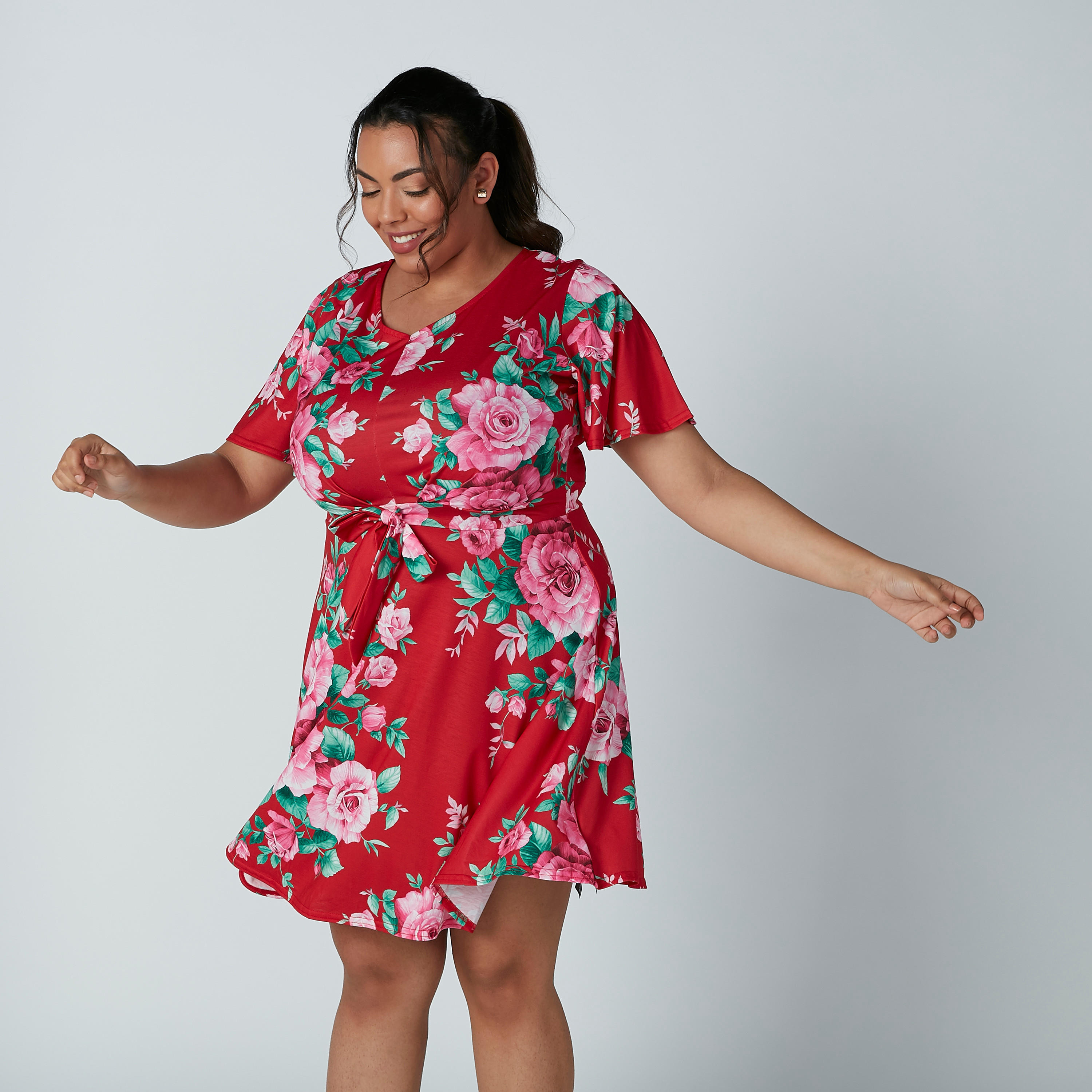 فستان إيه لاين متوسط الطول بياقة V وأكمام قصيرة وطبعات زهرية-women-clothing-dresses-image-1
