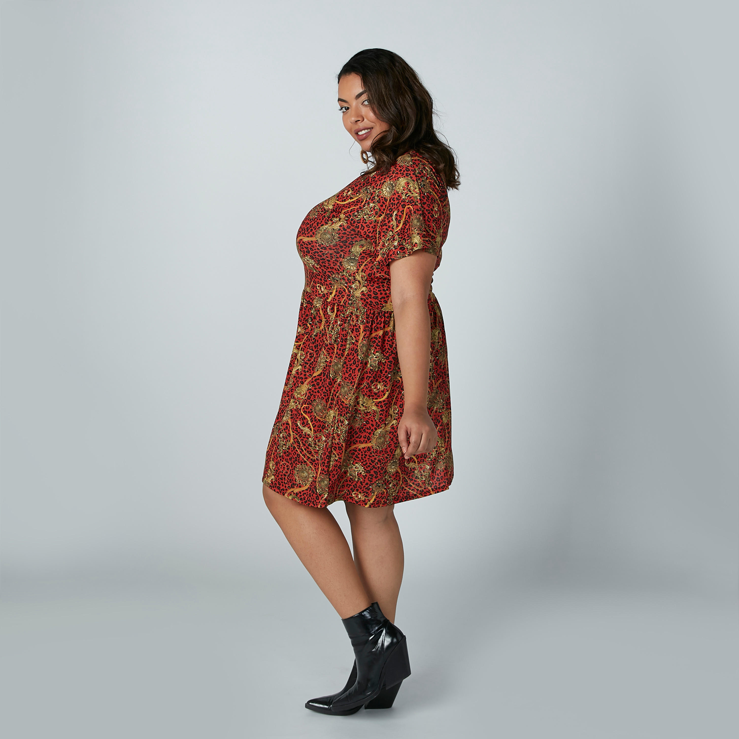فستان ميدي بطبعات وياقة v وأكمام قصيرة-women-clothing-dresses-image-3