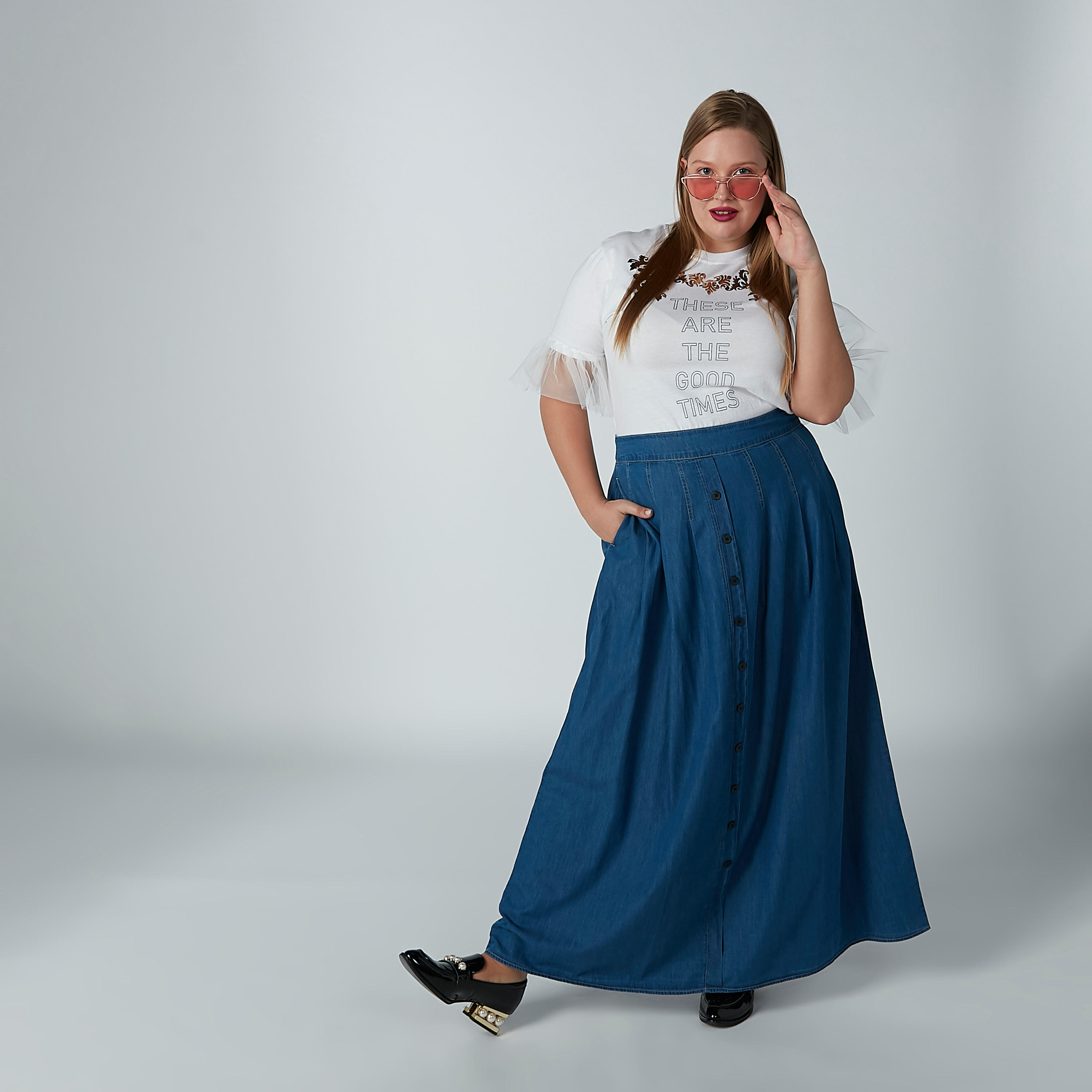 بلوزة بأكمام قصيرة وتفاصيل كشكش وطبعات-women-clothing-tshirts-image-1