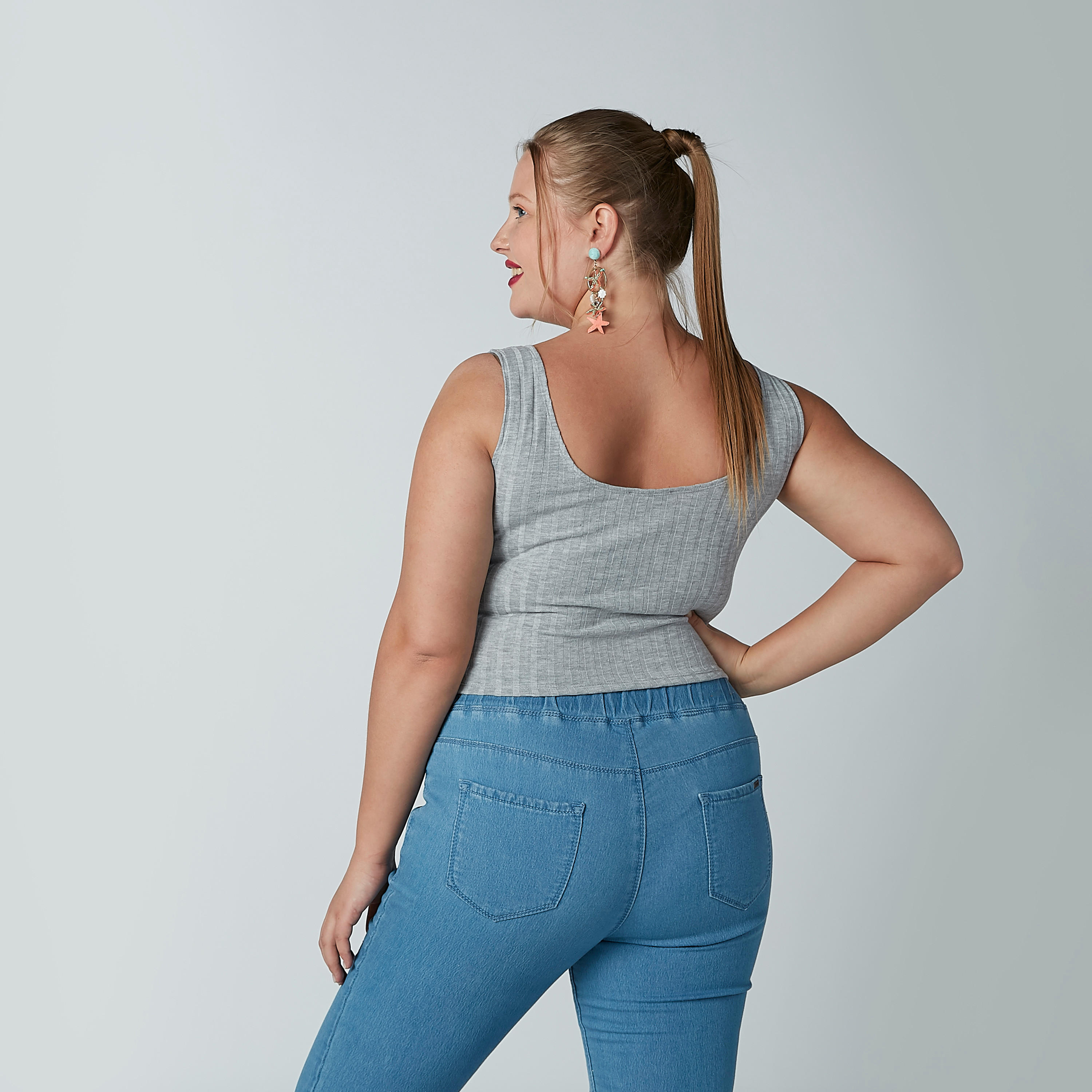 بلوزة قصيرة بارزة الملمس دون أكمام بياقة عميقة-women-clothing-tshirts-image-4