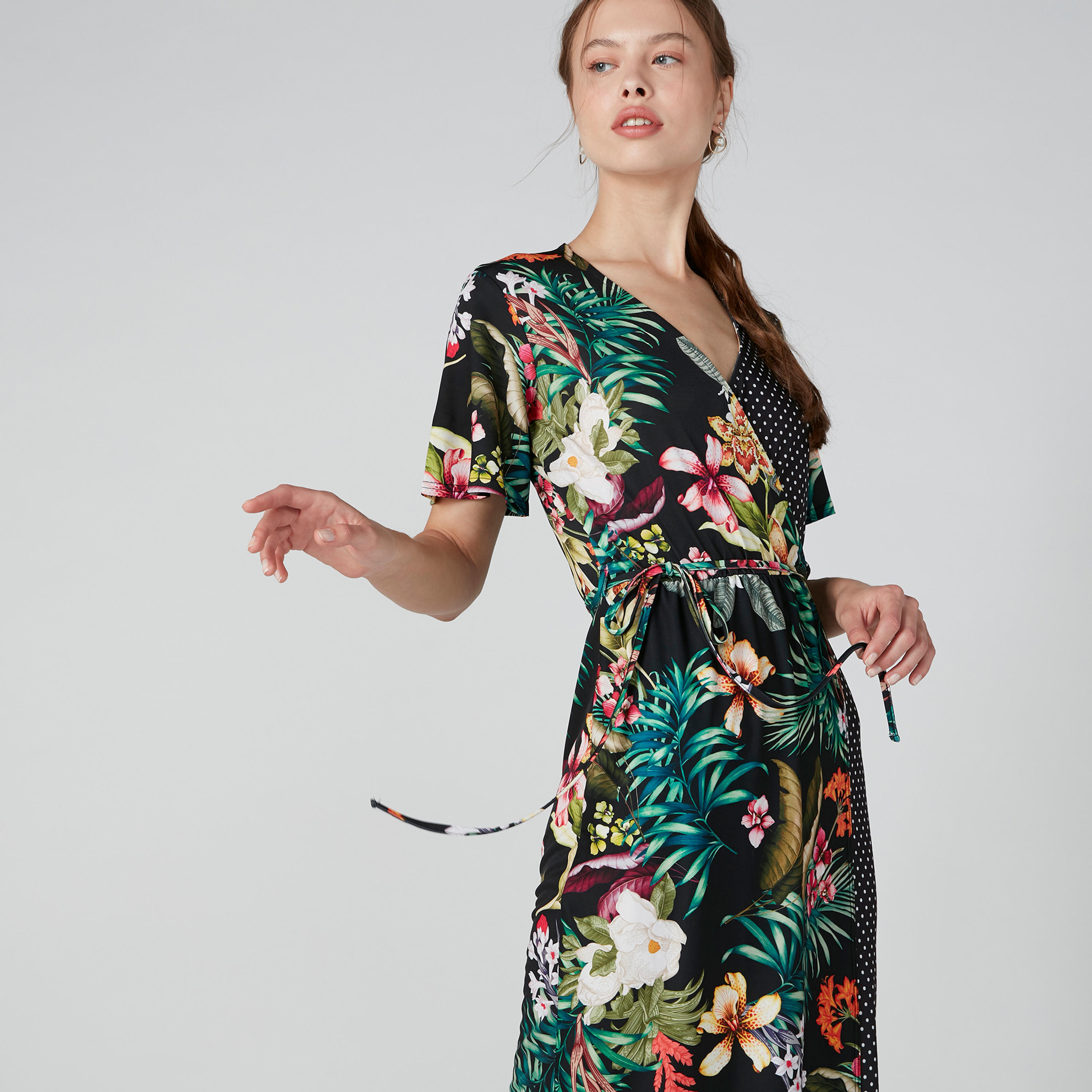 فستان متوسط الطول بحوّاف غير مستوية وطبعات زهرية-women-clothing-dresses-image-4
