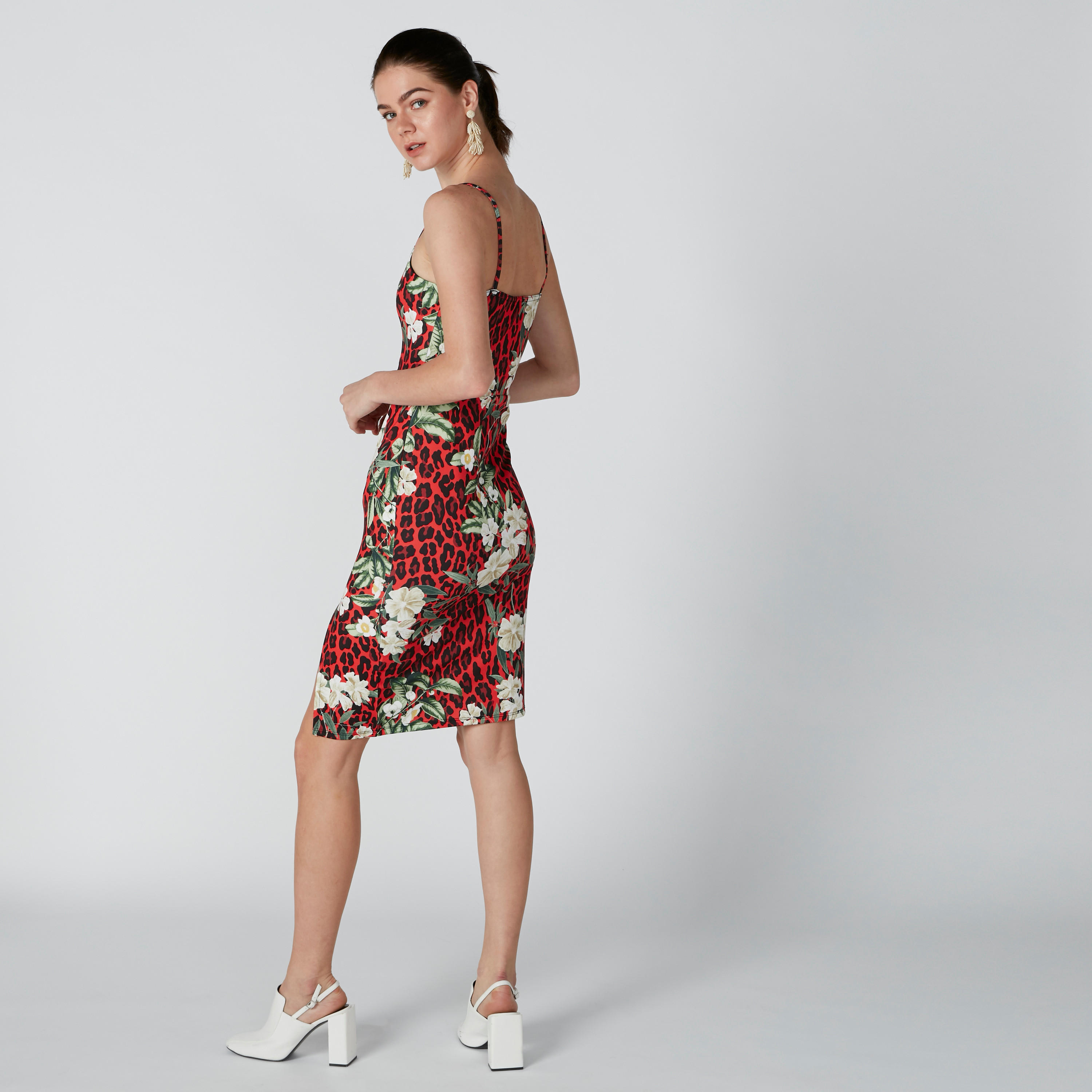 فستان بقصّة ضيّقة وحمّالات رفيعة وطبعات وفتحة-women-clothing-dresses-image-2