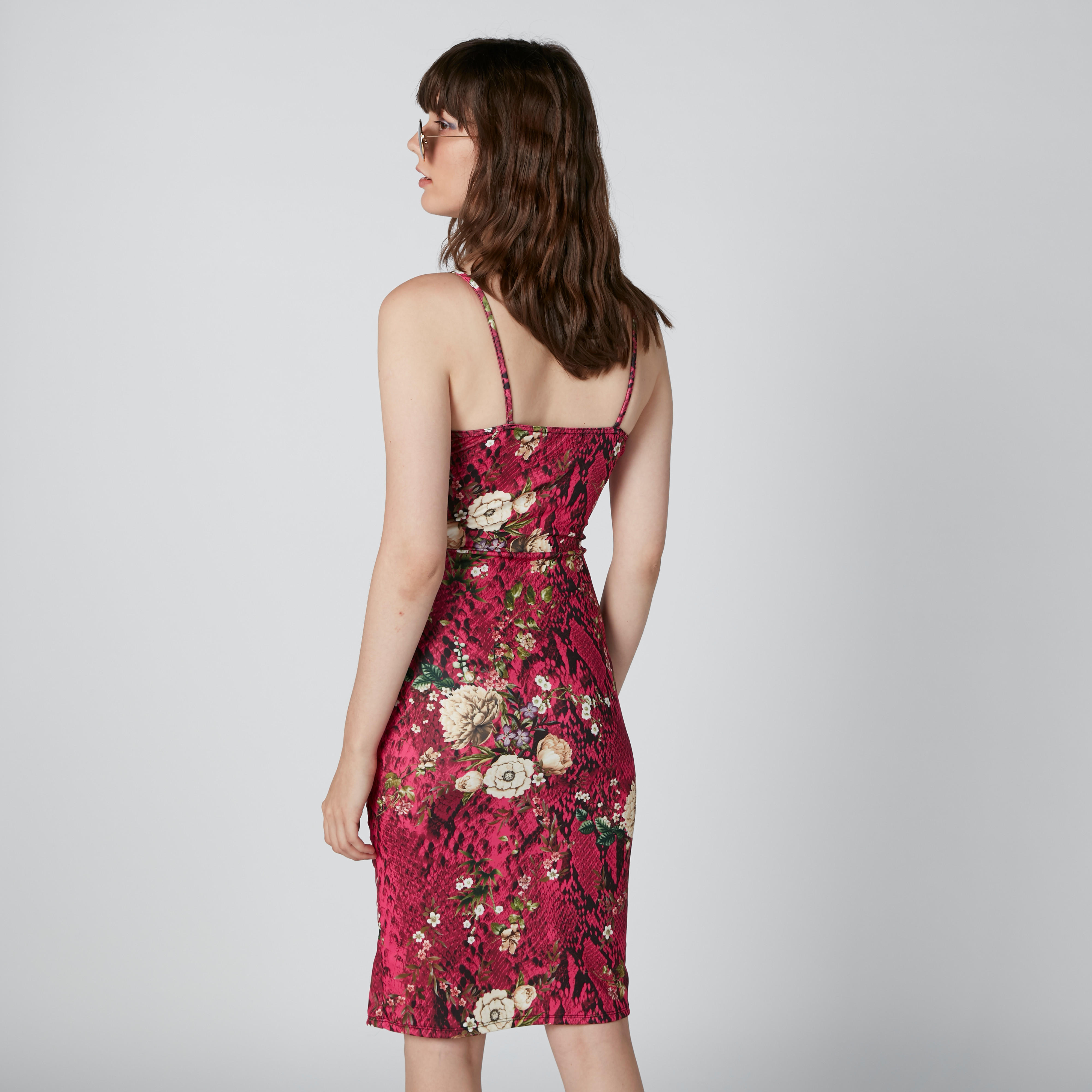 فستان متوسط الطول بقصّة ضيّقة وحمّالات رفيعة وطبعات وفتحة جانبية-women-clothing-dresses-image-2