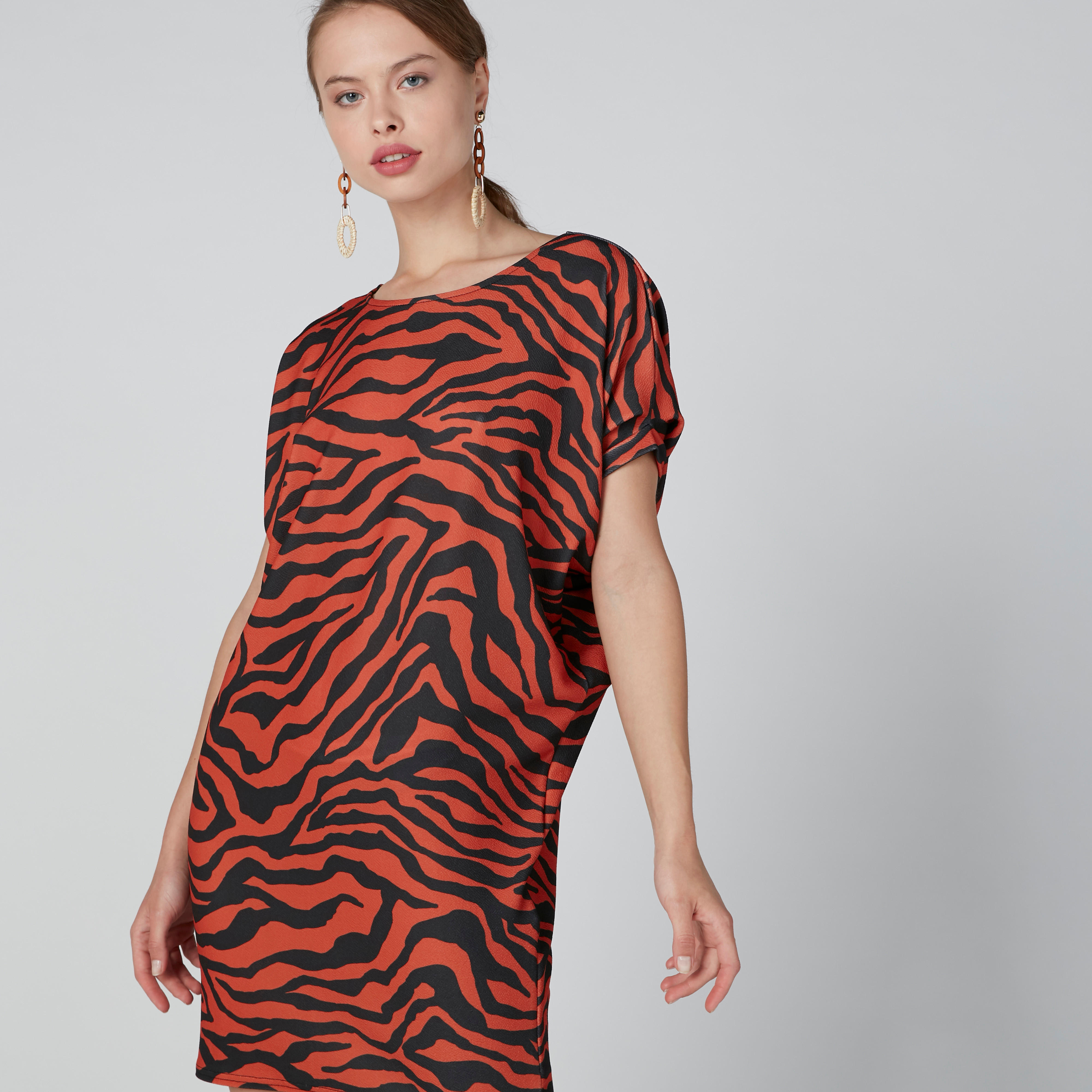 فستان متوسط الطول بأكمام قصيرة وطبعات-women-clothing-dresses-image-1