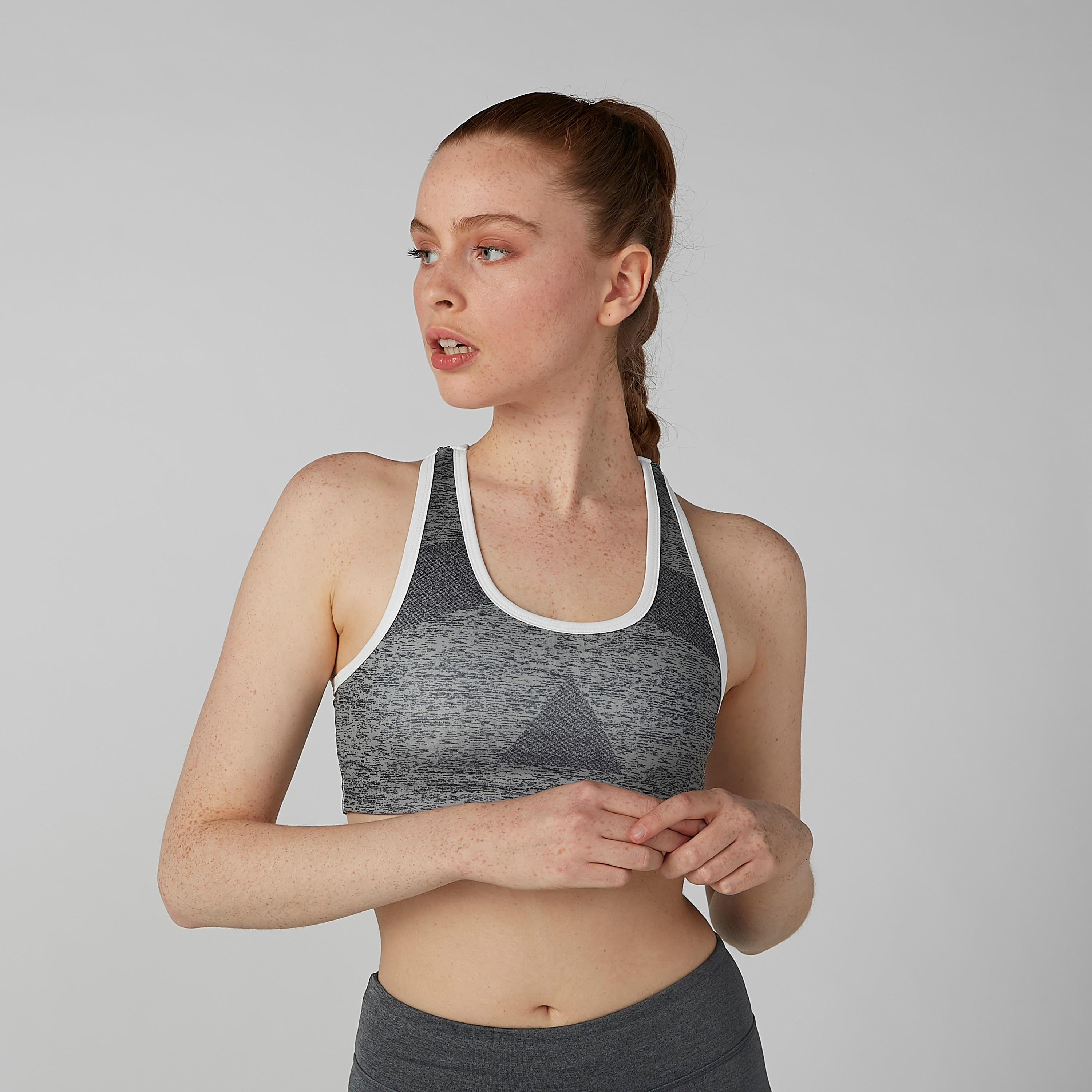 صدريّة رياضيّة بياقة عميقة وظهر ريسر وطبعات-sports-women-clothing-sportsbras-image-2