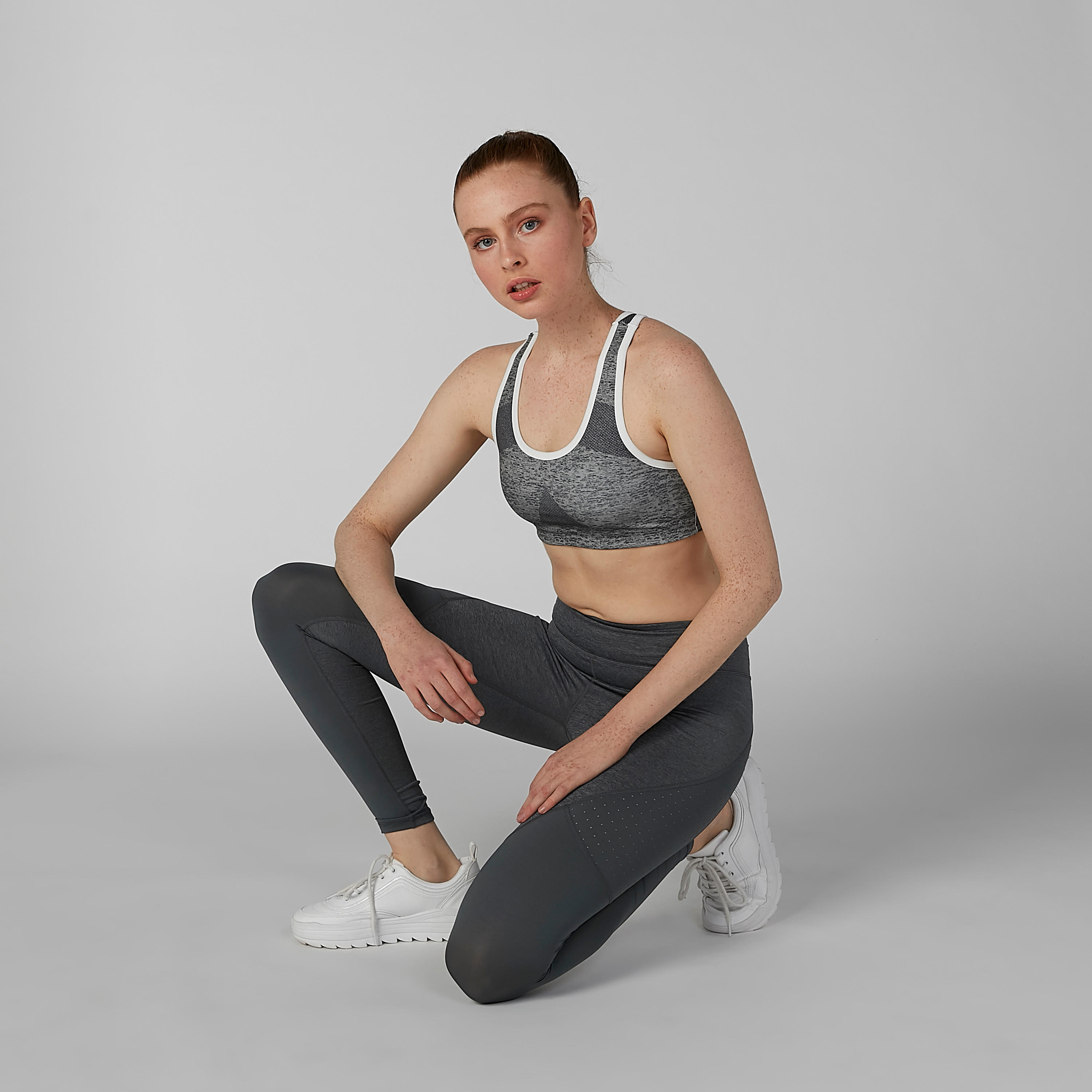 صدريّة رياضيّة بياقة عميقة وظهر ريسر وطبعات-sports-women-clothing-sportsbras-image-3