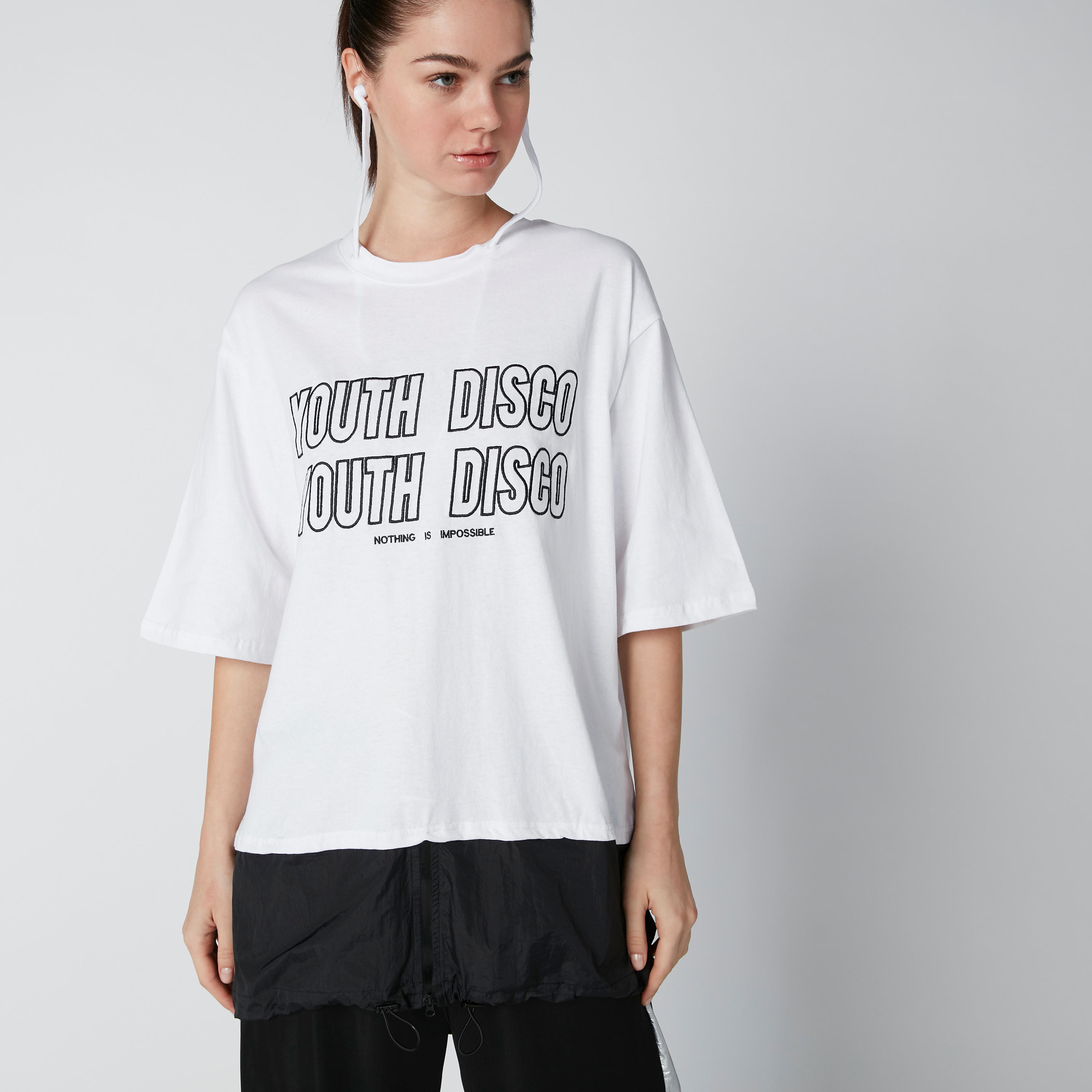 تيشيرت بقصّة عادية وأكتاف منسدلة وطبعات-women-clothing-tshirts-image-1
