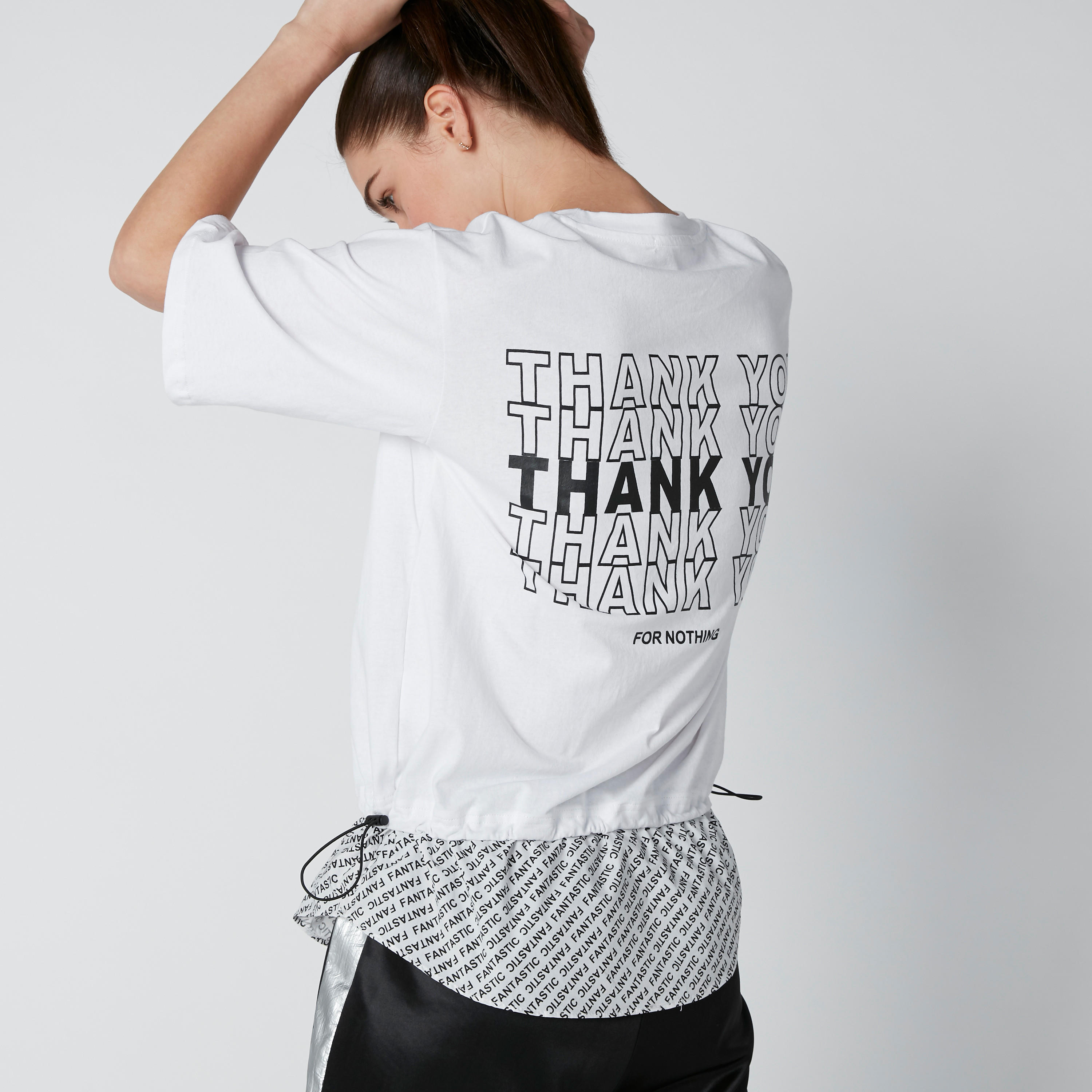 تيشيرت بقصّة عادية وجوانب رباط وطبعات-women-clothing-tshirts-image-2
