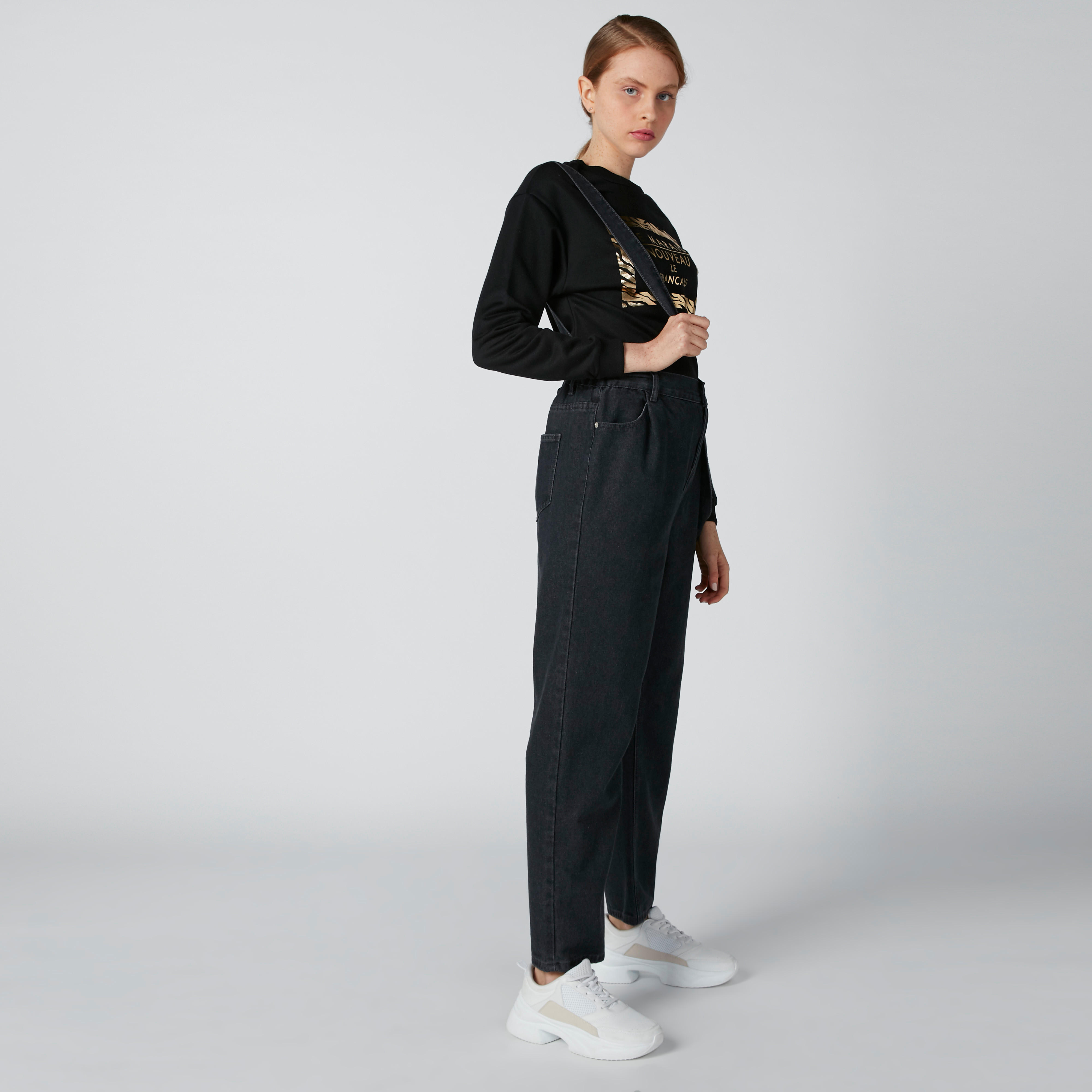 بنطال جينز بوي فريند بخصر متوسط الارتفاع وجيوب مع حمّالات-women-clothing-bottoms-jeans-image-4
