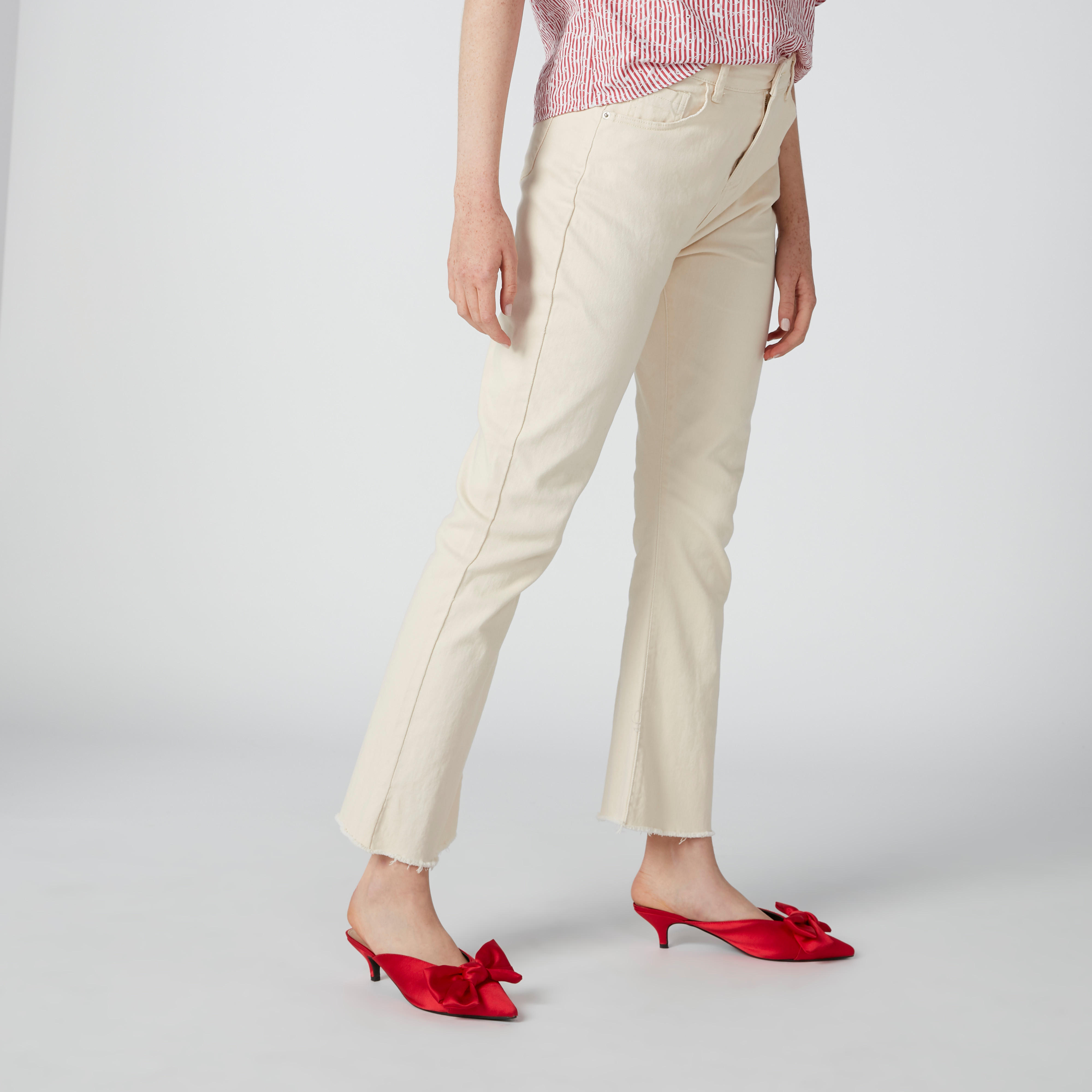 بنطال جينز طويل بخصر متوسط الارتفاع وجيوب وأساور ممزّقة-women-clothing-bottoms-jeans-image-1