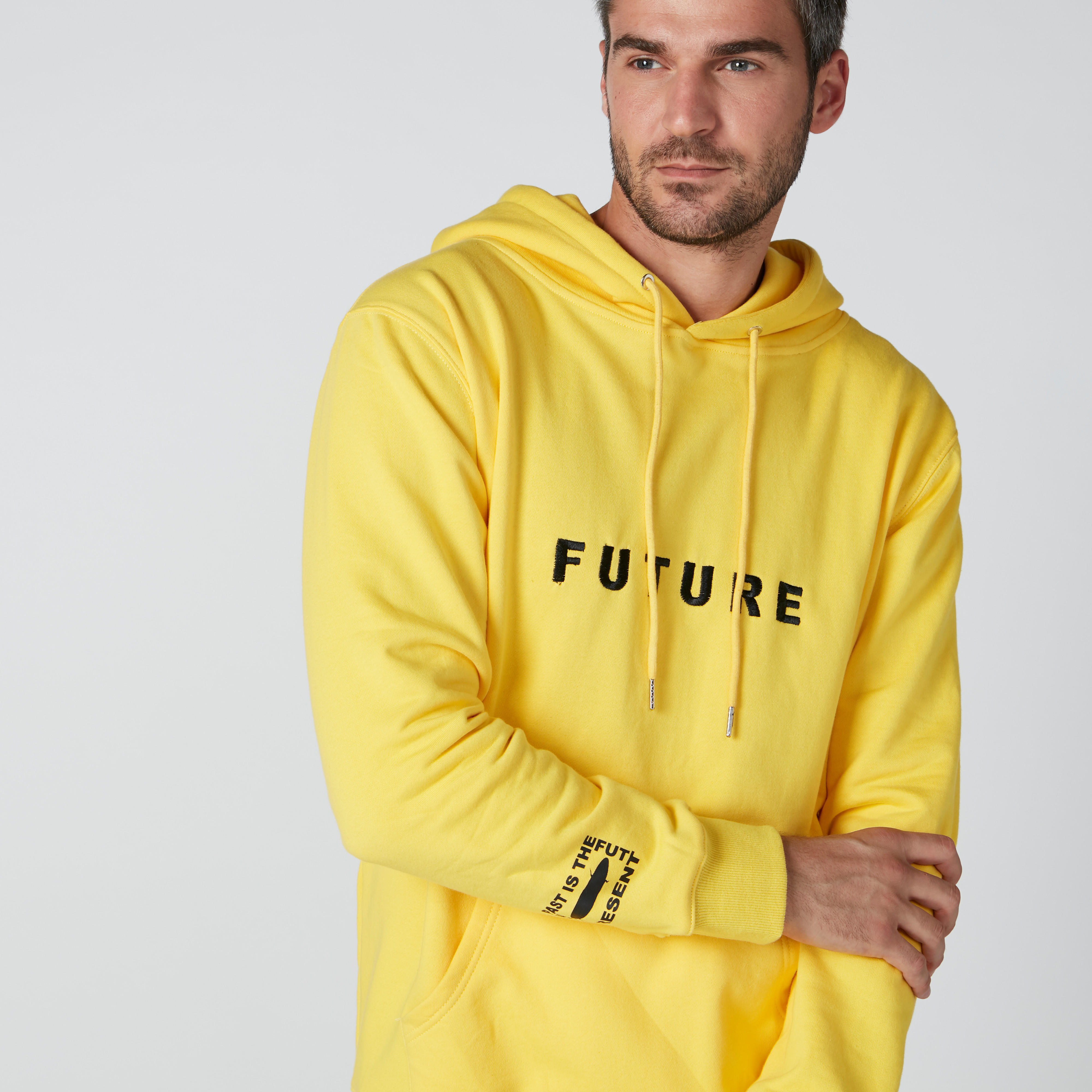 سويت شيرت بقبعة وأكمام طويلة وطبعات-men-winterwear-hoodiesandsweatshirts-image-4