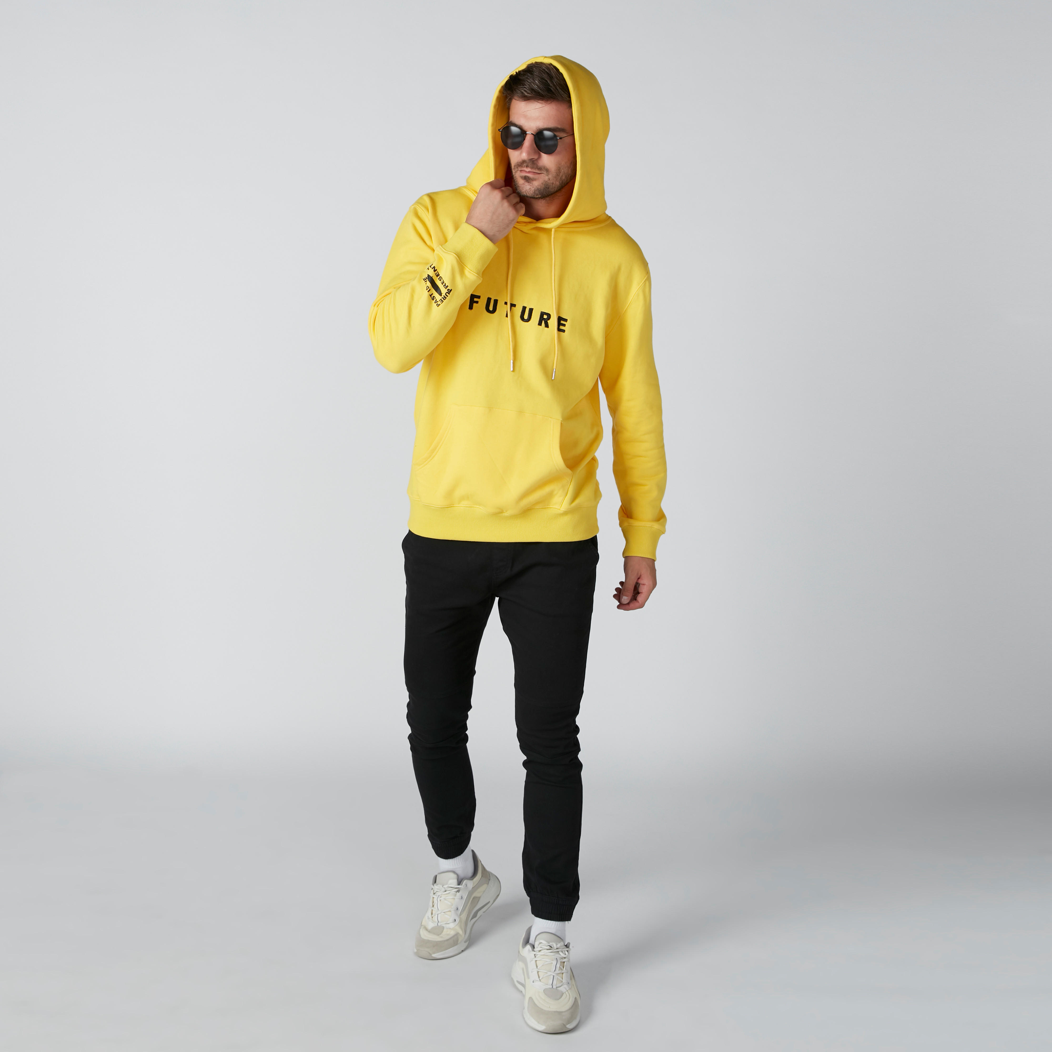 سويت شيرت بقبعة وأكمام طويلة وطبعات-men-winterwear-hoodiesandsweatshirts-image-1