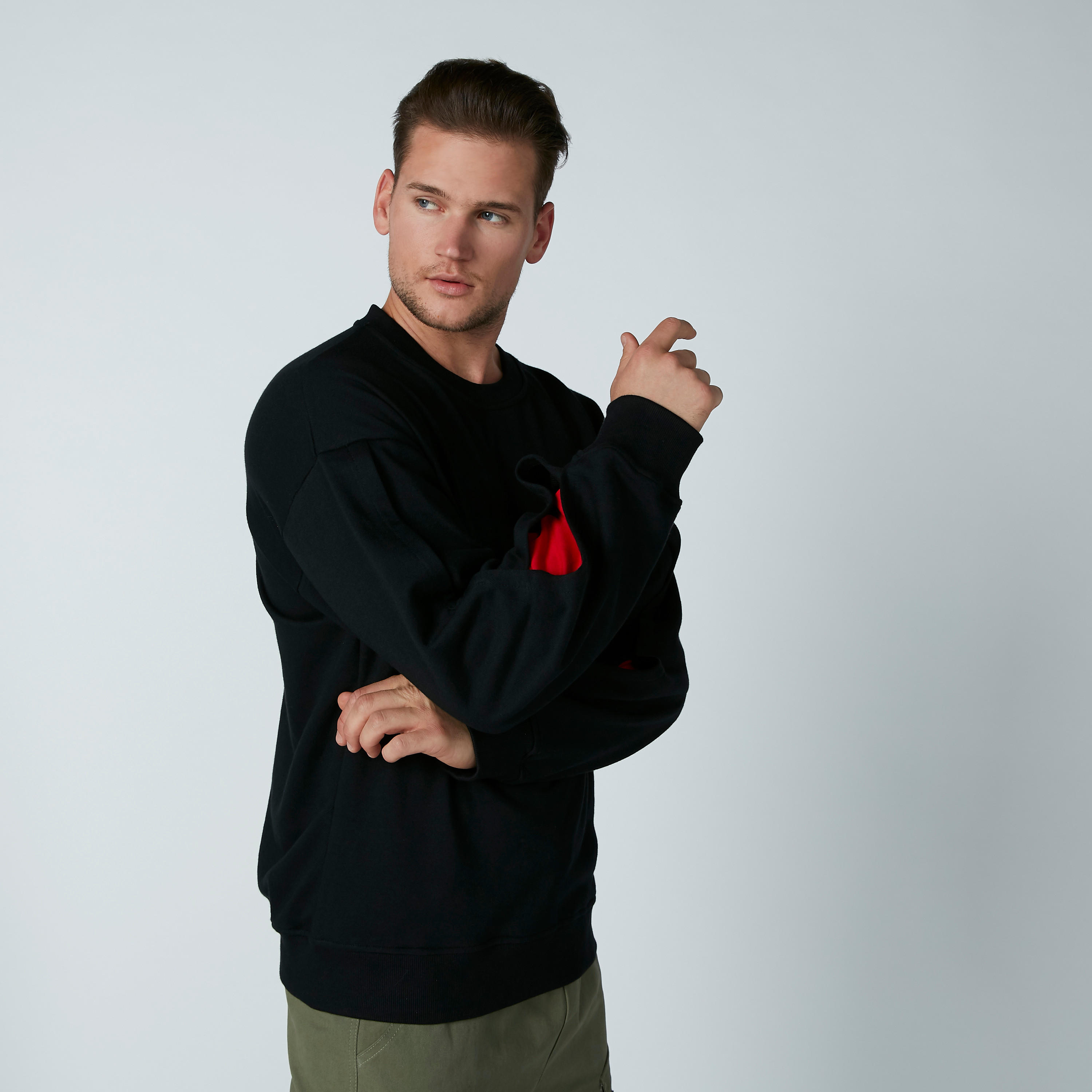 سويت شيرت بياقة مستديرة وأكمام طويلة-men-winterwear-hoodiesandsweatshirts-image-1