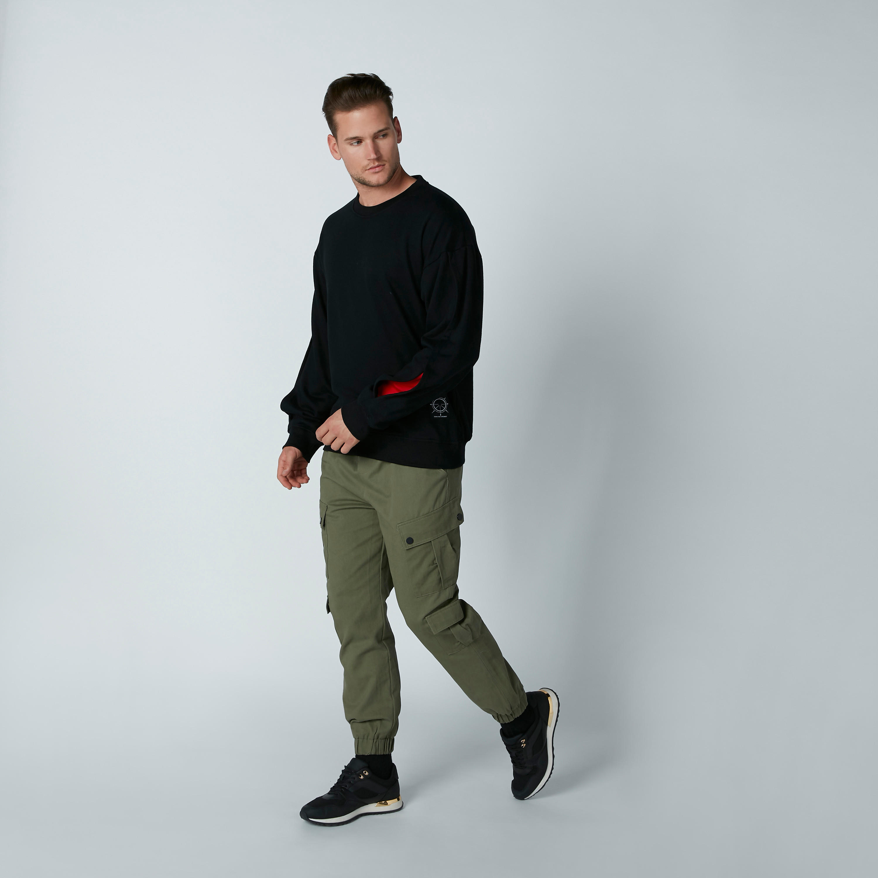 سويت شيرت بياقة مستديرة وأكمام طويلة-men-winterwear-hoodiesandsweatshirts-image-2